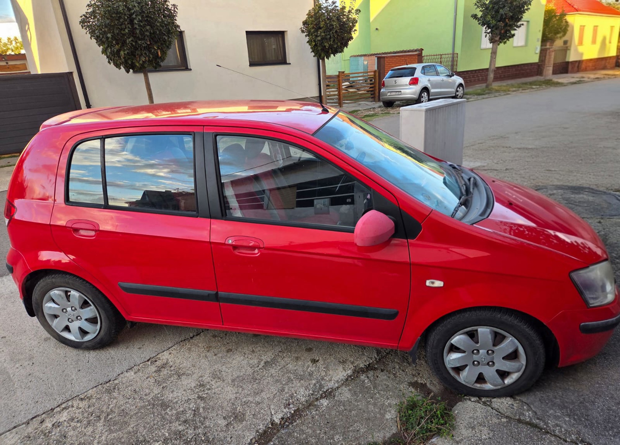 Slatki crveni Hyundai Getz trazi novog vlasnika, fotografija 1