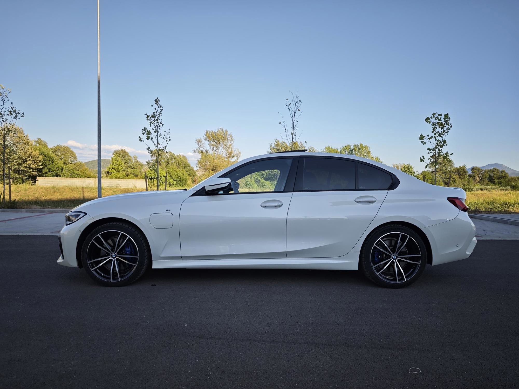 BMW G20 330e, M-paket FULL, 360° kamera,laser., fotografija 3