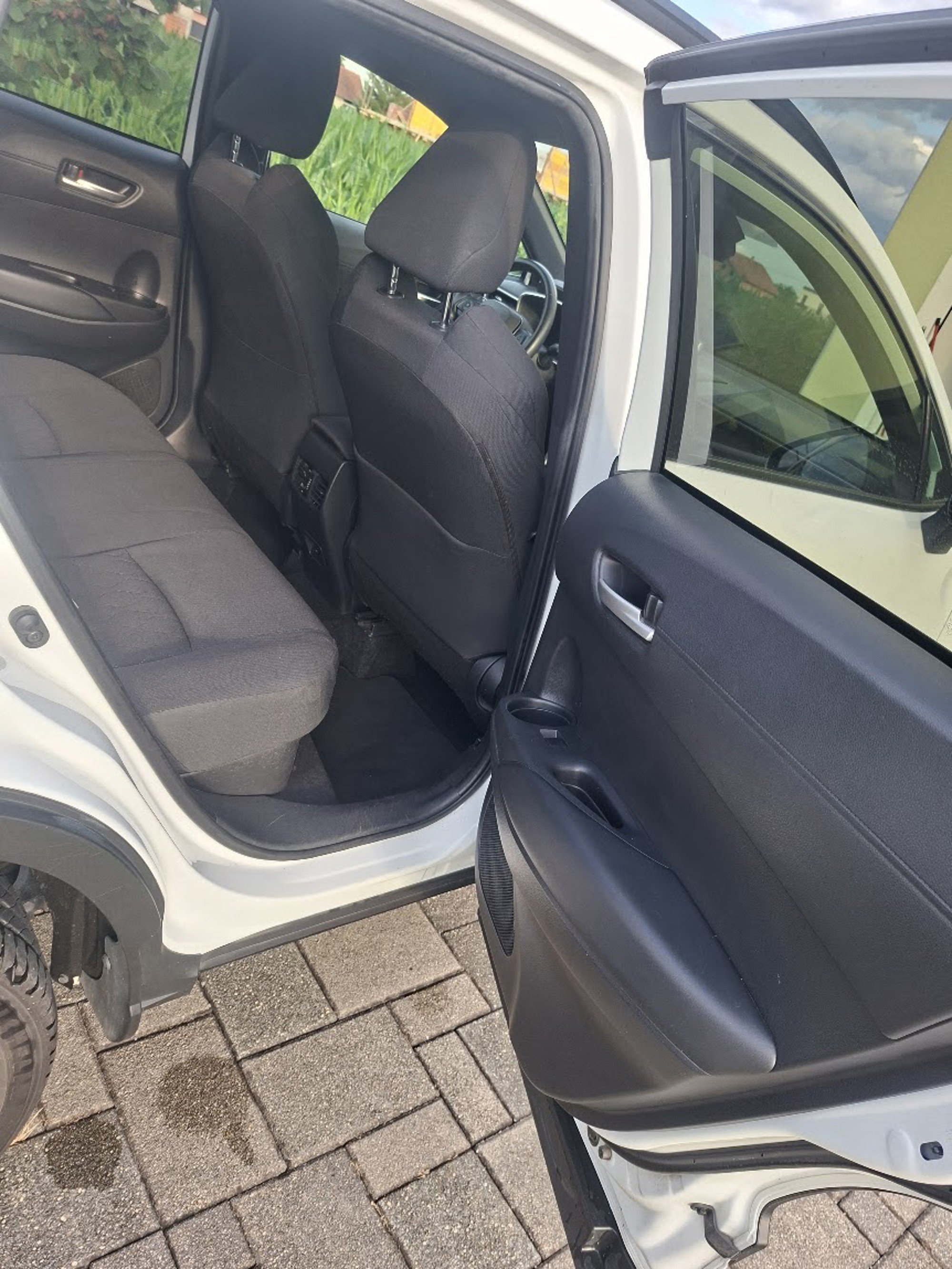 Toyota Corolla Cross 1,8 hybrid, fotografija 4