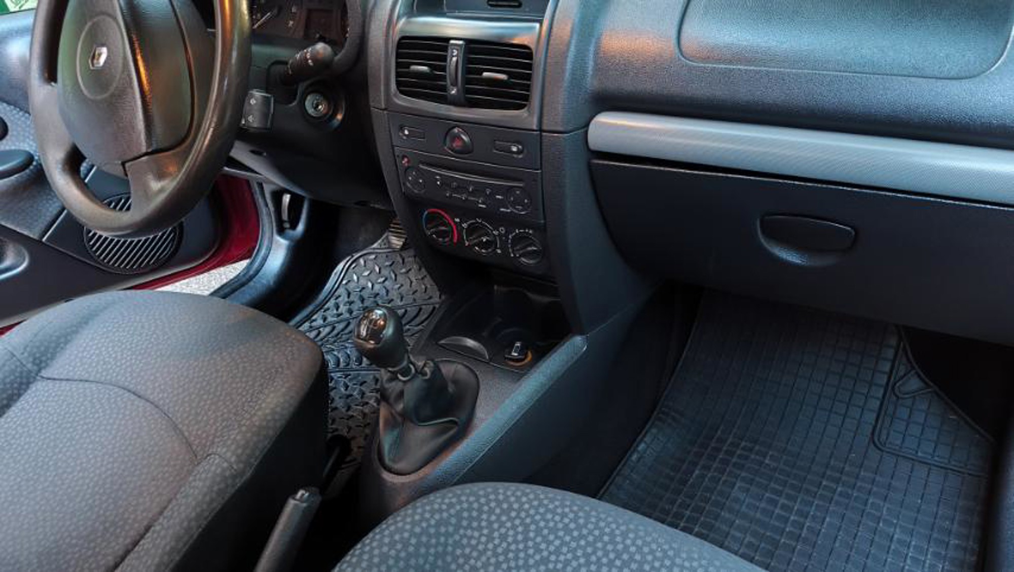 Prodaje se Renault Clio, fotografija 4