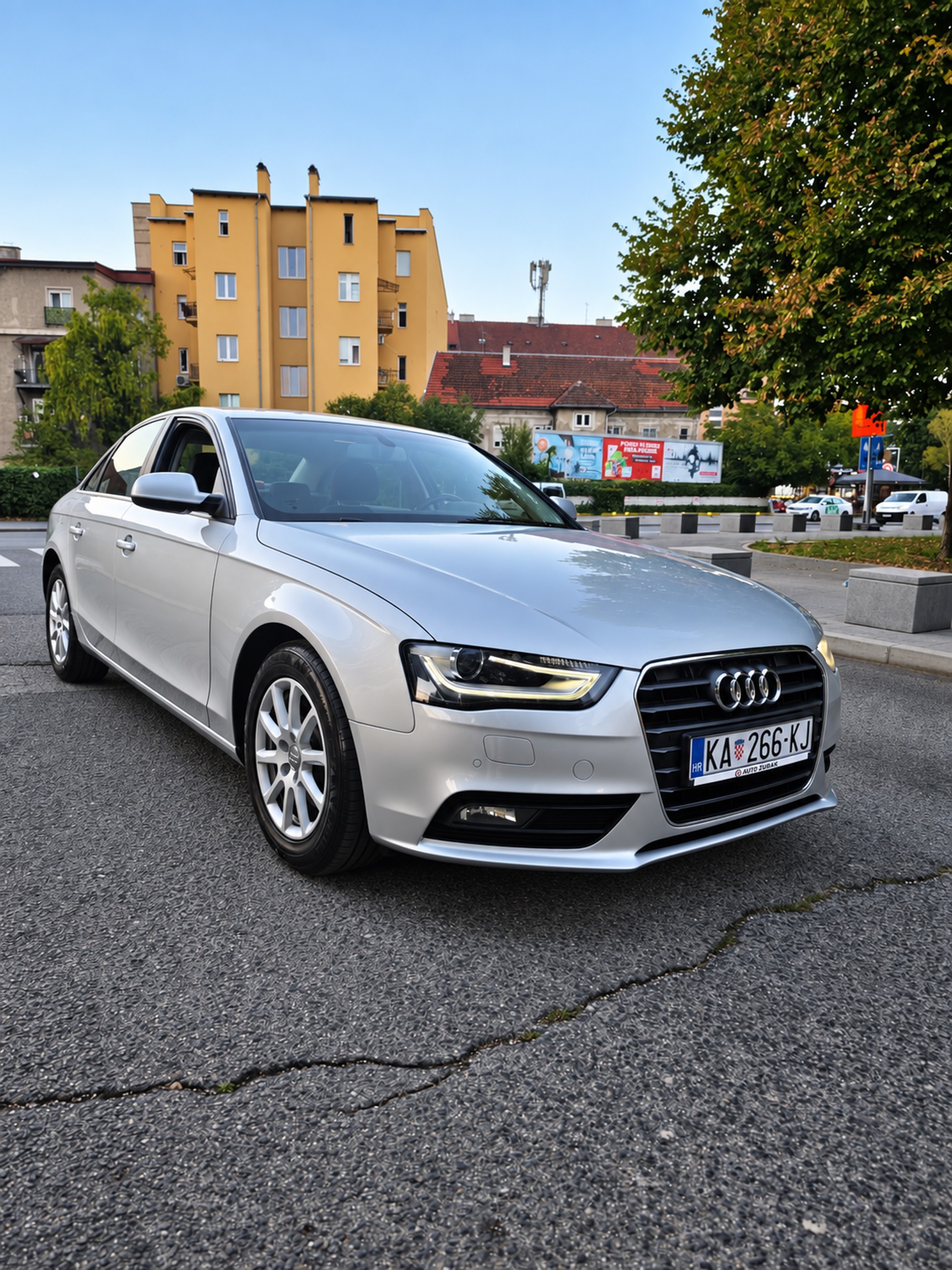 Audi A4 2013. god, automatik, klima, tempomat, bi-ksenonski farovi, fotografija 1