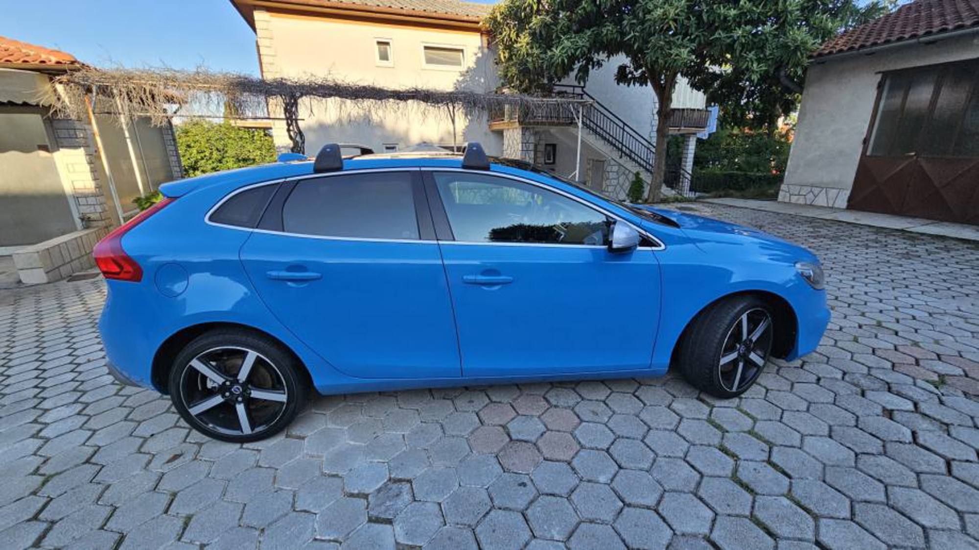 Volvo V40 D4 R-design, fotografija 2