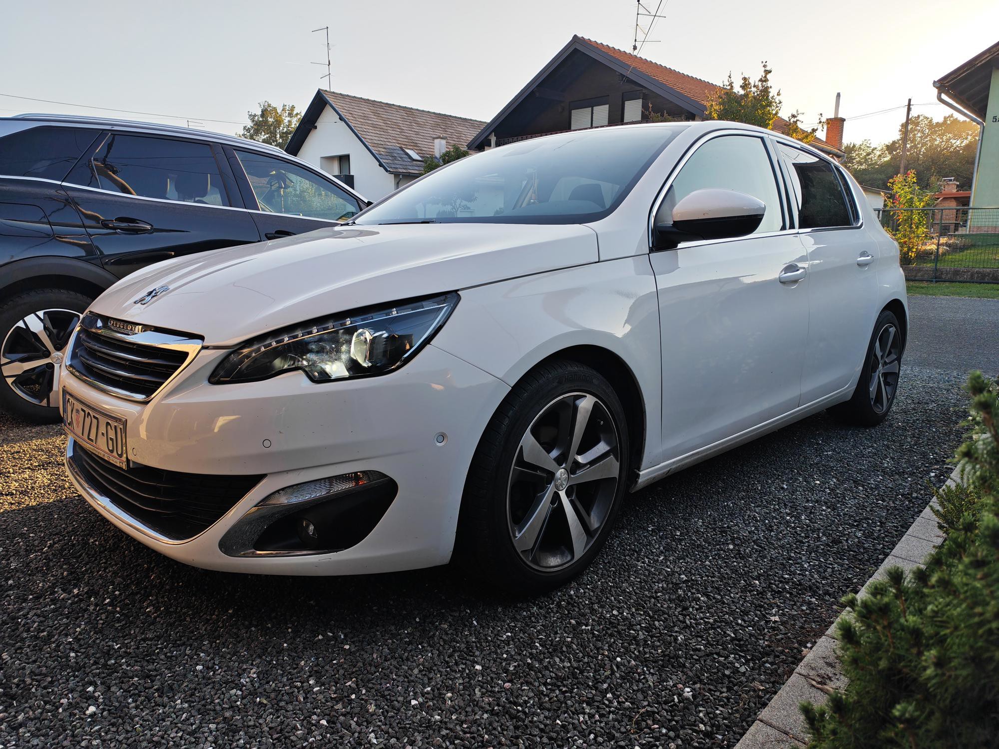 Peugeot 308 1.6 HDi Allure FULL OPREMA | Alcantara | Keyless | NAVI | LED | Veliki servis, fotografija 1