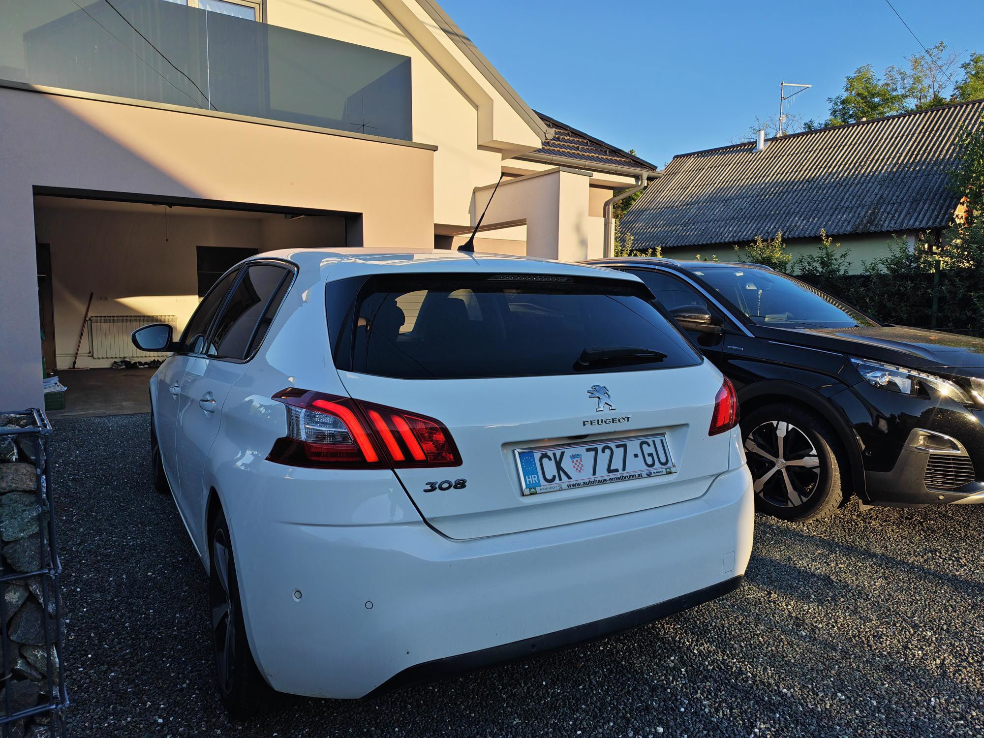 Peugeot 308 1.6 HDi Allure FULL OPREMA | Alcantara | Keyless | NAVI | LED | Veliki servis, fotografija 2