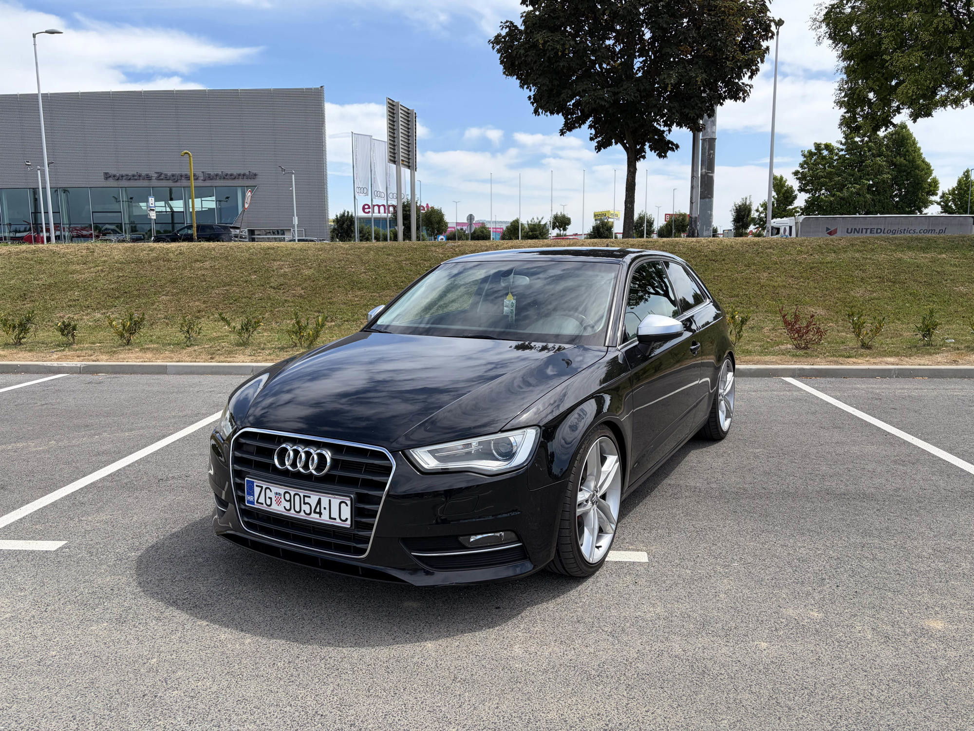 Audi A3 1,4 TFSI, Sport Line, Bi-Xenon, 19" Alu..., fotografija 3