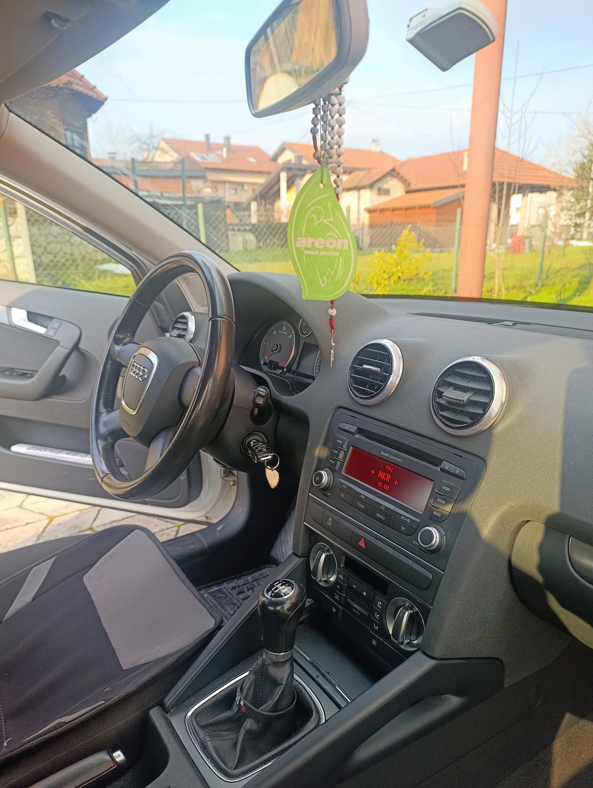 Prodaja automobila, fotografija 3