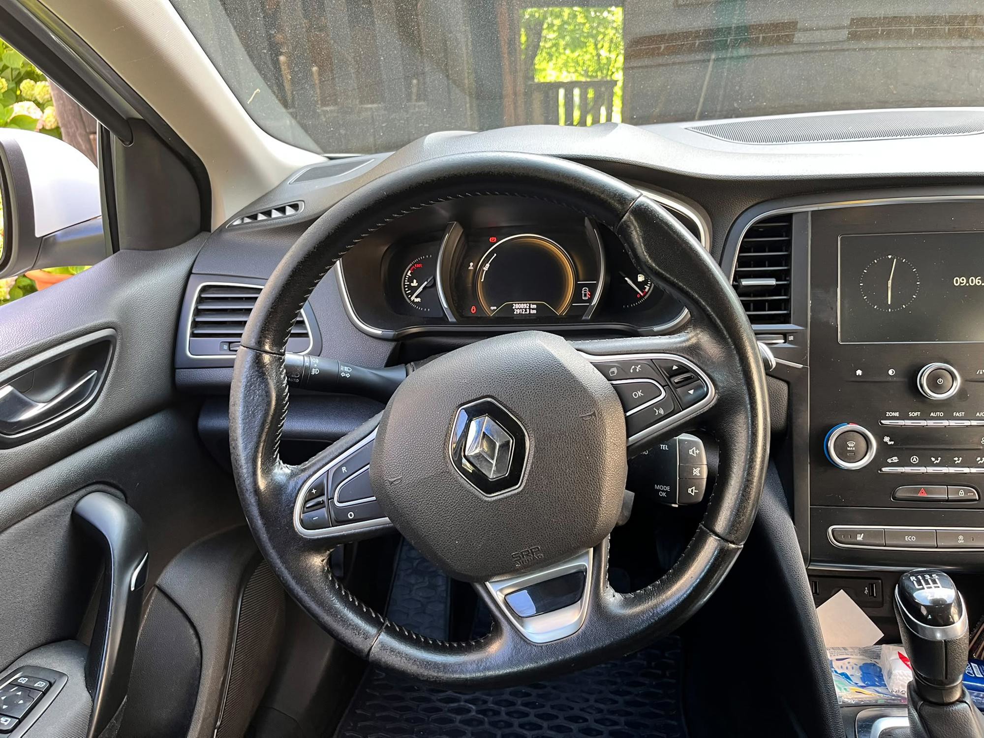 Renault Megane 2017. god, karavan, registriran do 04/2027, fotografija 4