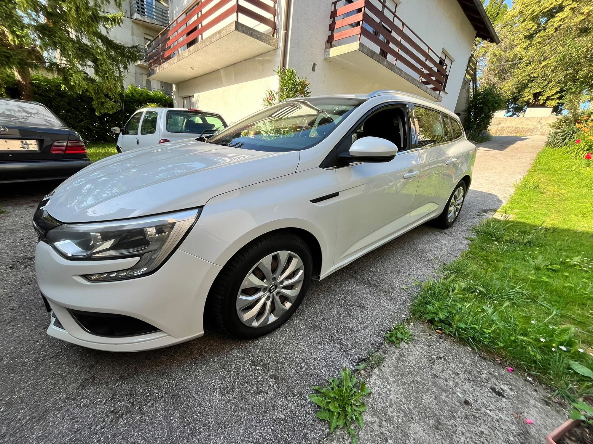 Renault Megane 2017. god, karavan, registriran do 04/2027, fotografija 2