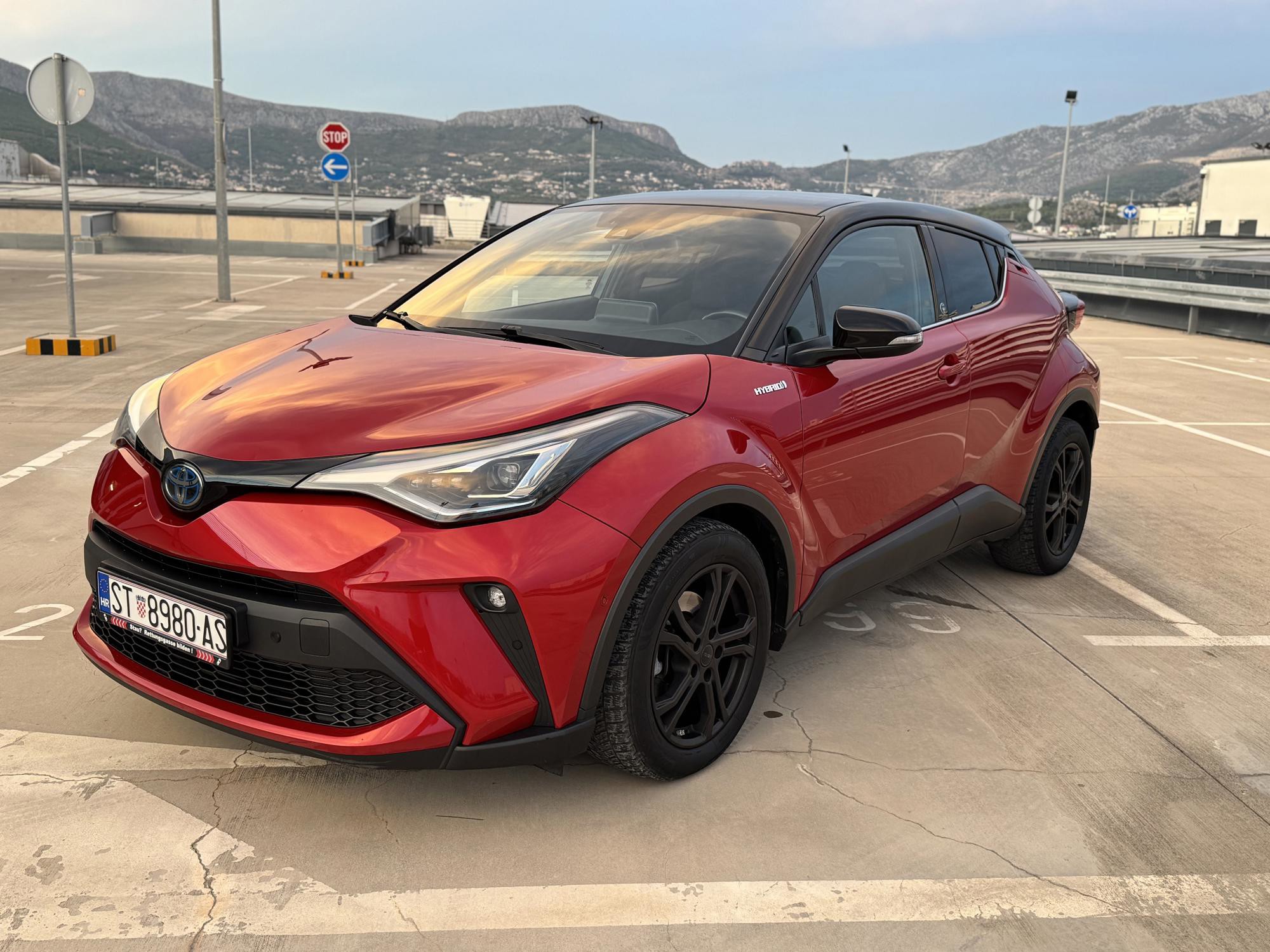 Toyota CH-R 2020 1.8 Hybrid, Automatik, pogled izvana - slika 1
