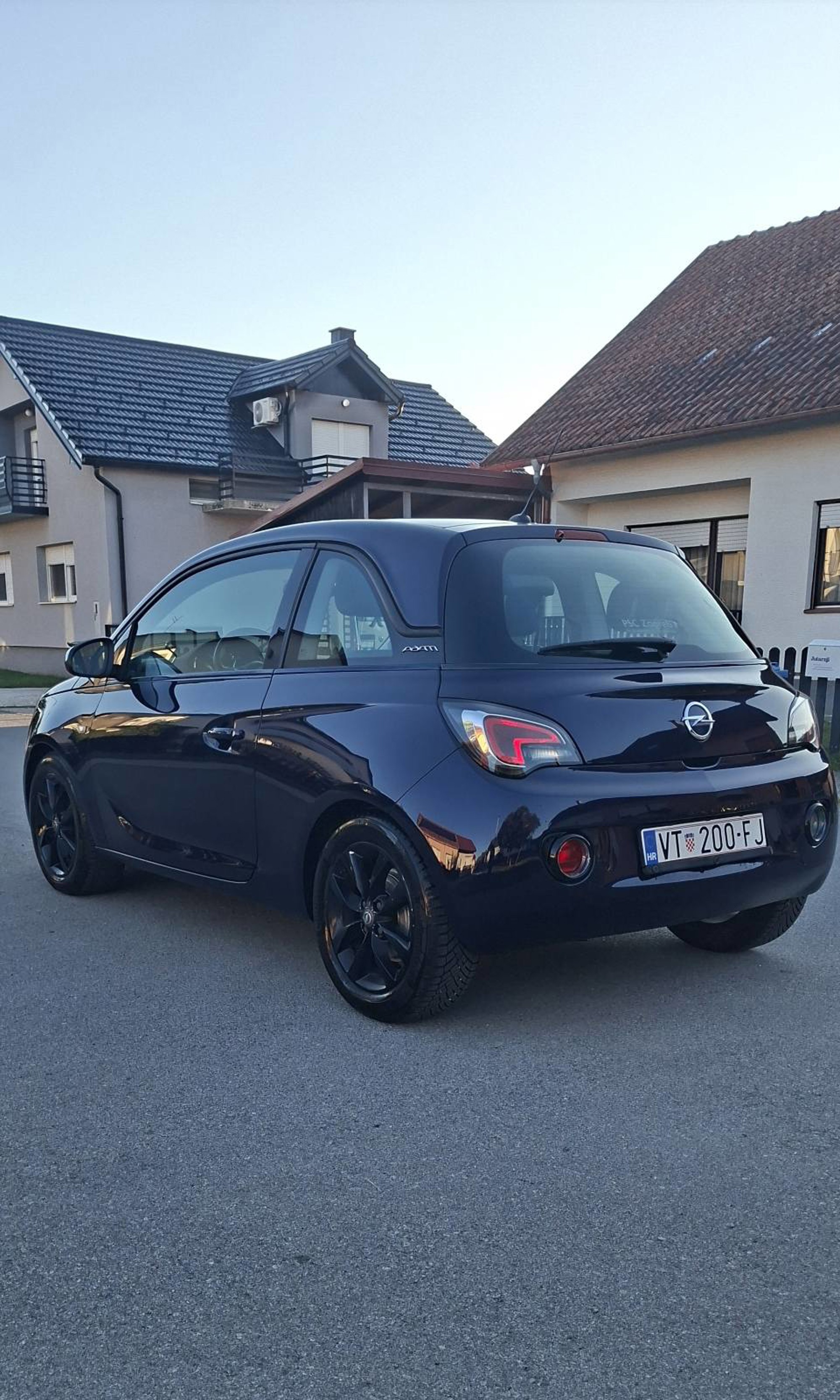Opel Adam Purple Edition 1.4 16v 100ks//HR AUTO//REGA 07/2027//TEMPOMAT//KLIMA//TOP STANJE, fotografija 4