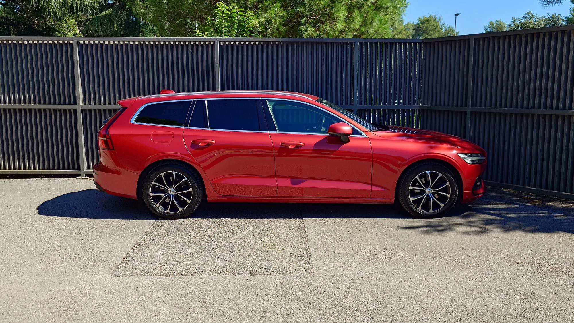 Volvo V60 D4, model 2020, pogled izvana - slika 3