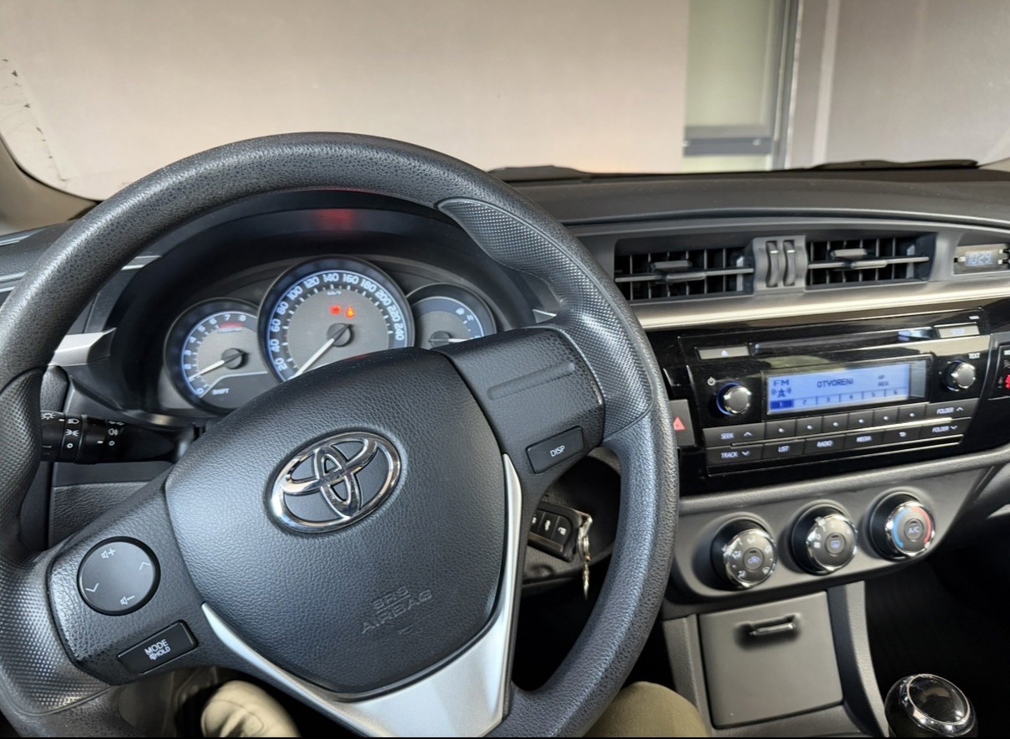 Toyota Corolla Sedan 1.33 benzin | 2016. | Prvi vlasnik, fotografija 9