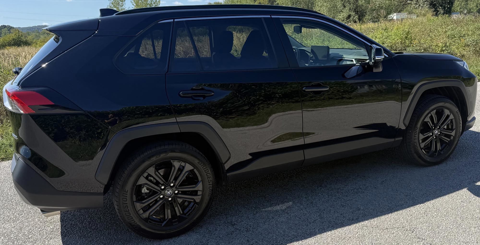 Toyota RAV4 2023. god, hybrid, automatik, kompletna servisna povijest, fotografija 4