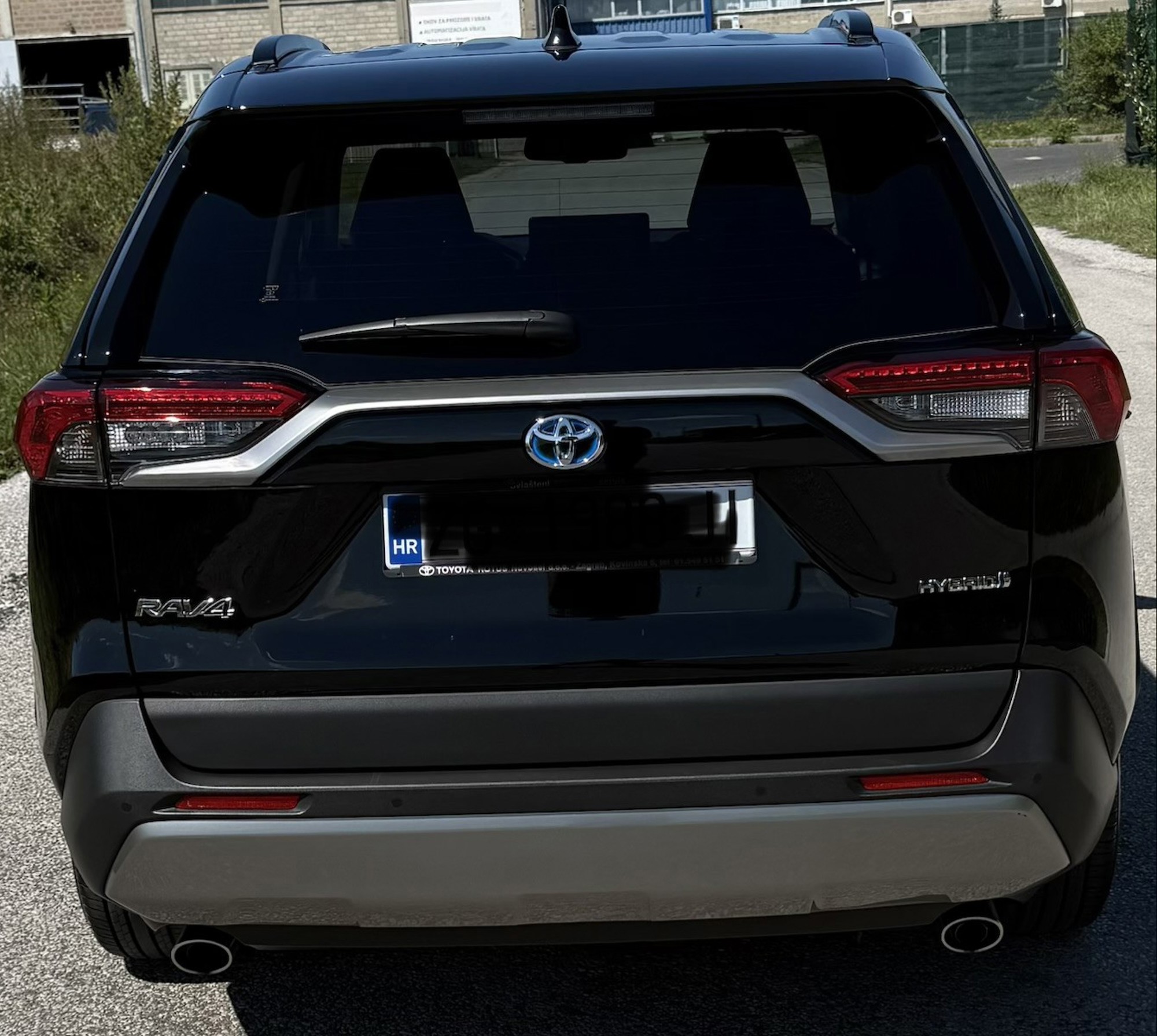 Toyota RAV4 2023. god, hybrid, automatik, kompletna servisna povijest, fotografija 3
