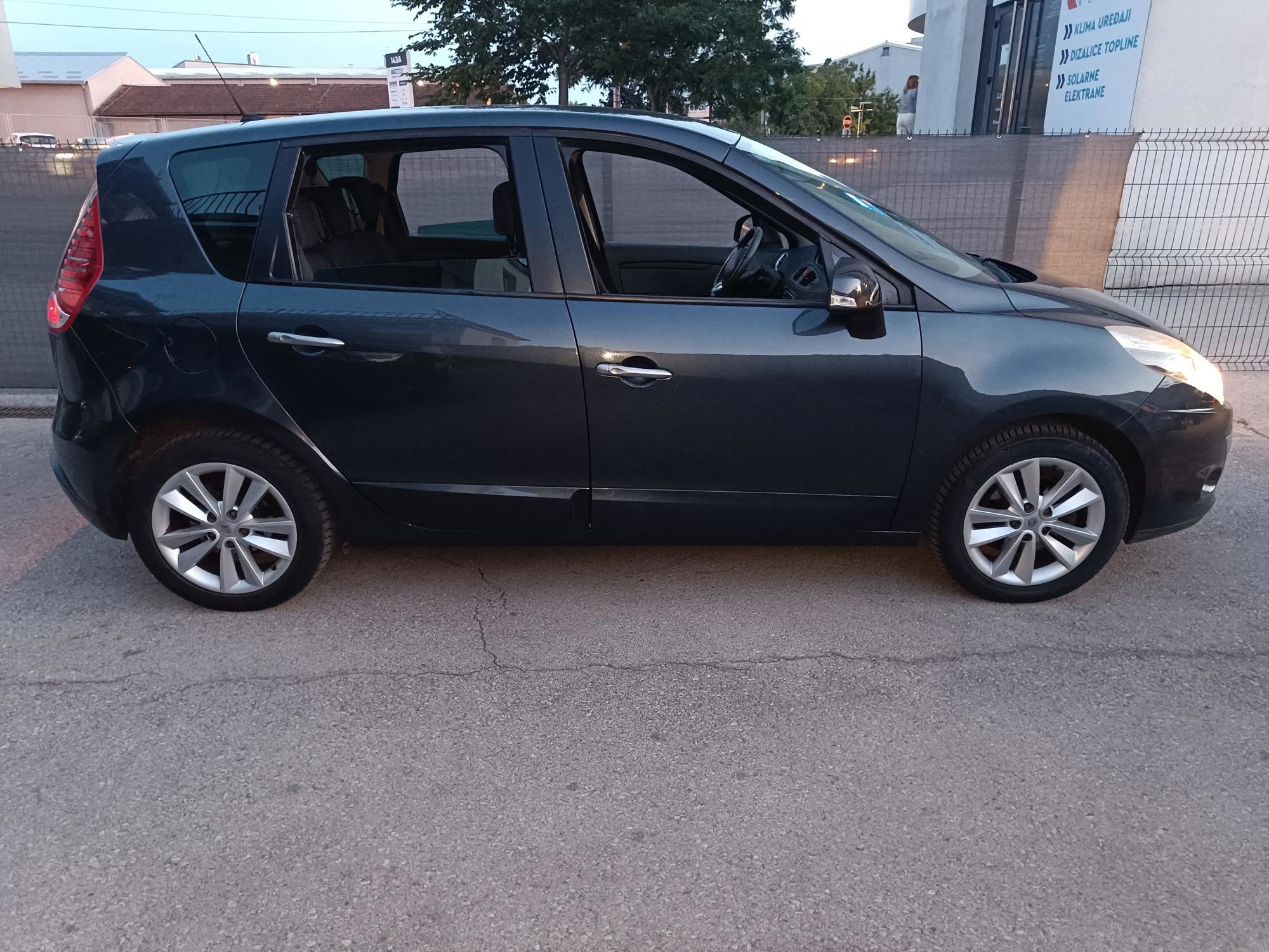 Renault Scenic 2011. god Dizel 1,6 dci / 130 ks, fotografija 3