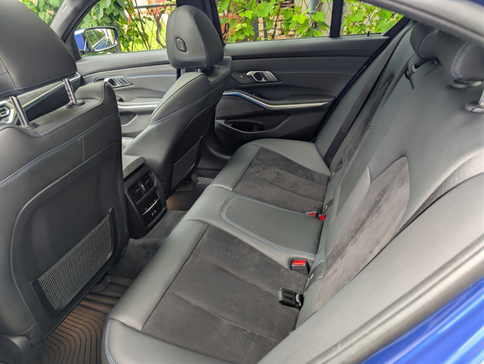 BMW 330e, M Sport, Laser, H&K, 19", Big Navi, fotografija 13