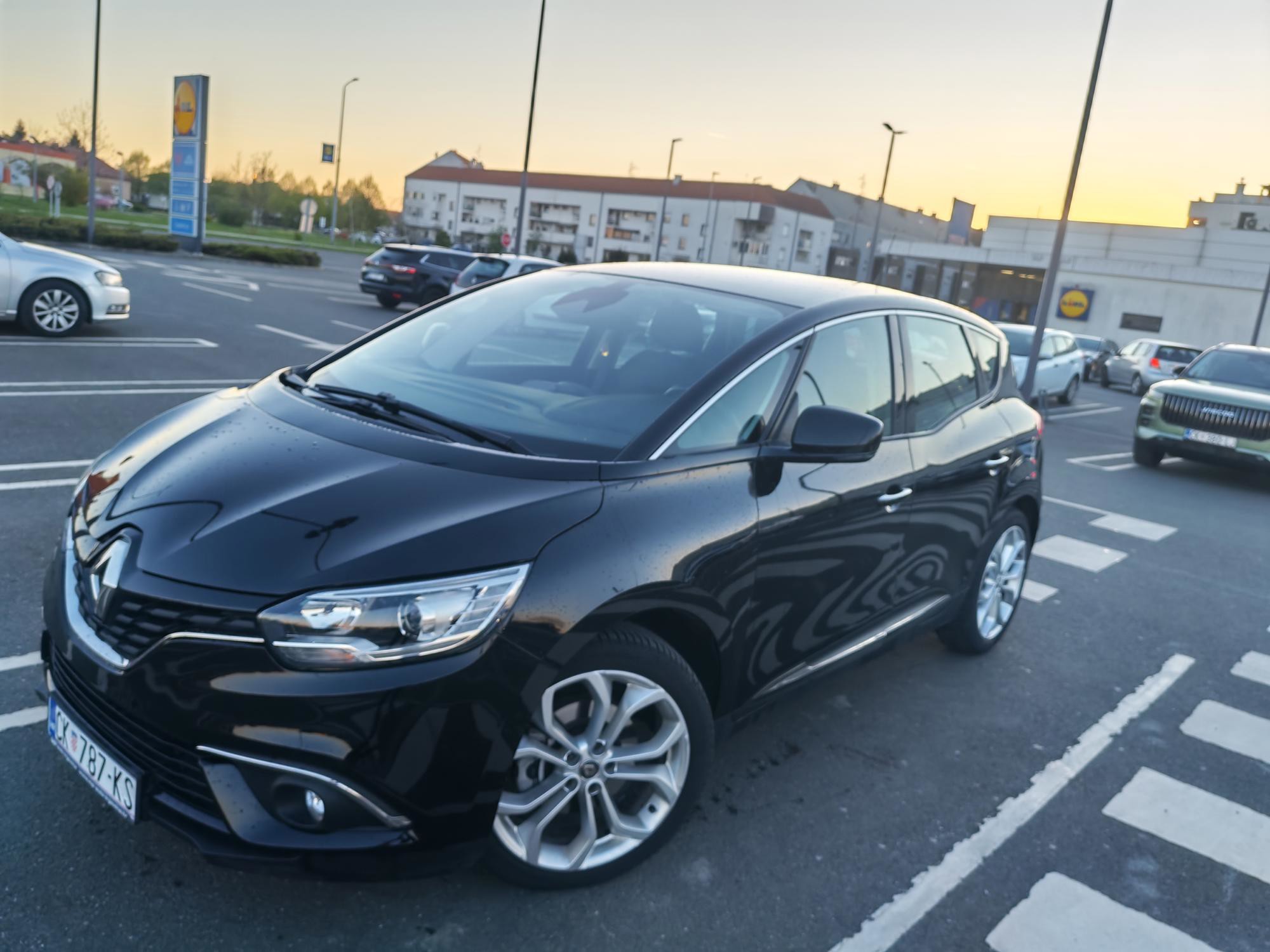 Prodaje se renault scenic 1.2 tce 130, 2016.g, fotografija 2