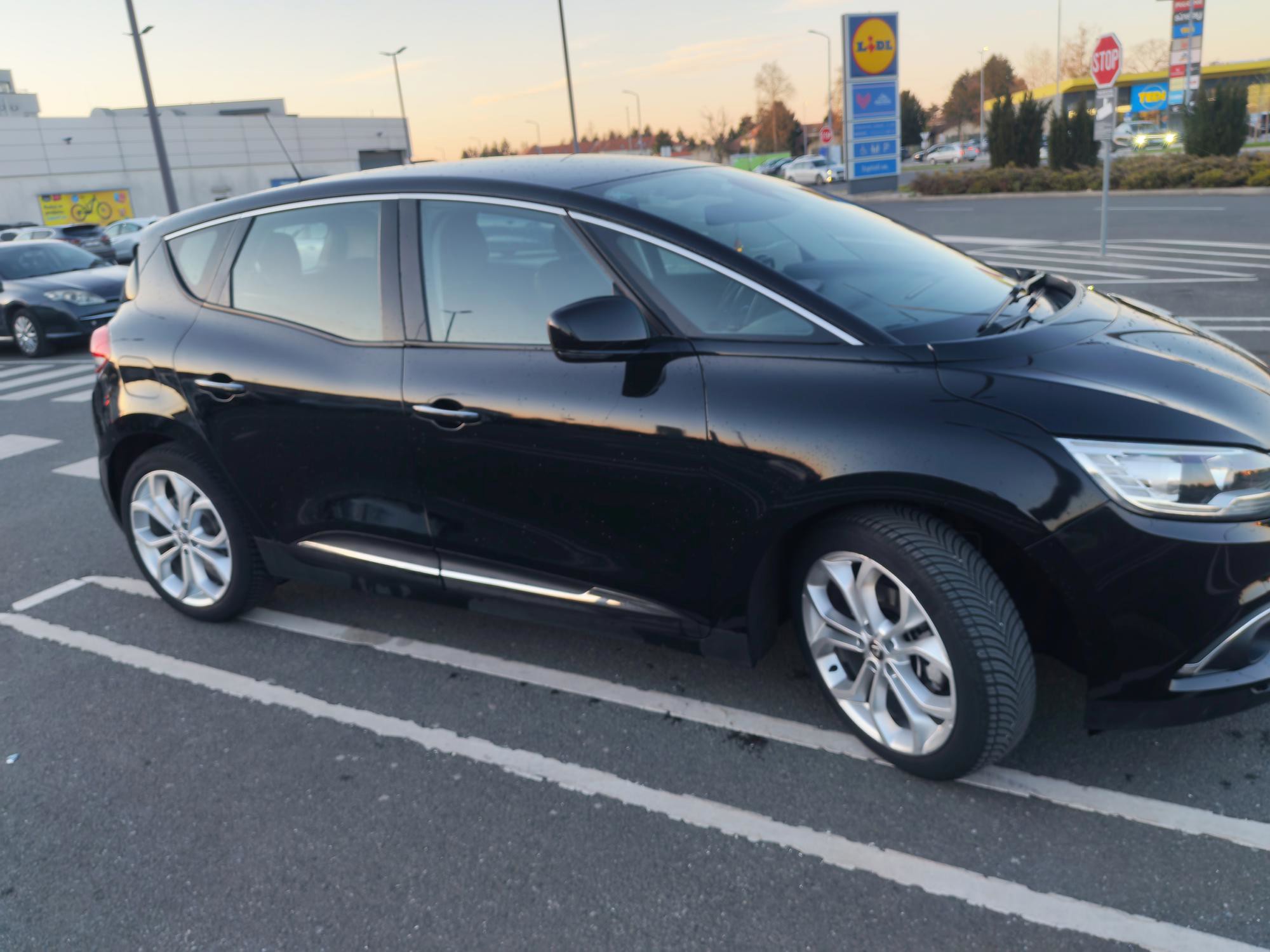 Prodaje se renault scenic 1.2 tce 130, 2016.g, fotografija 3