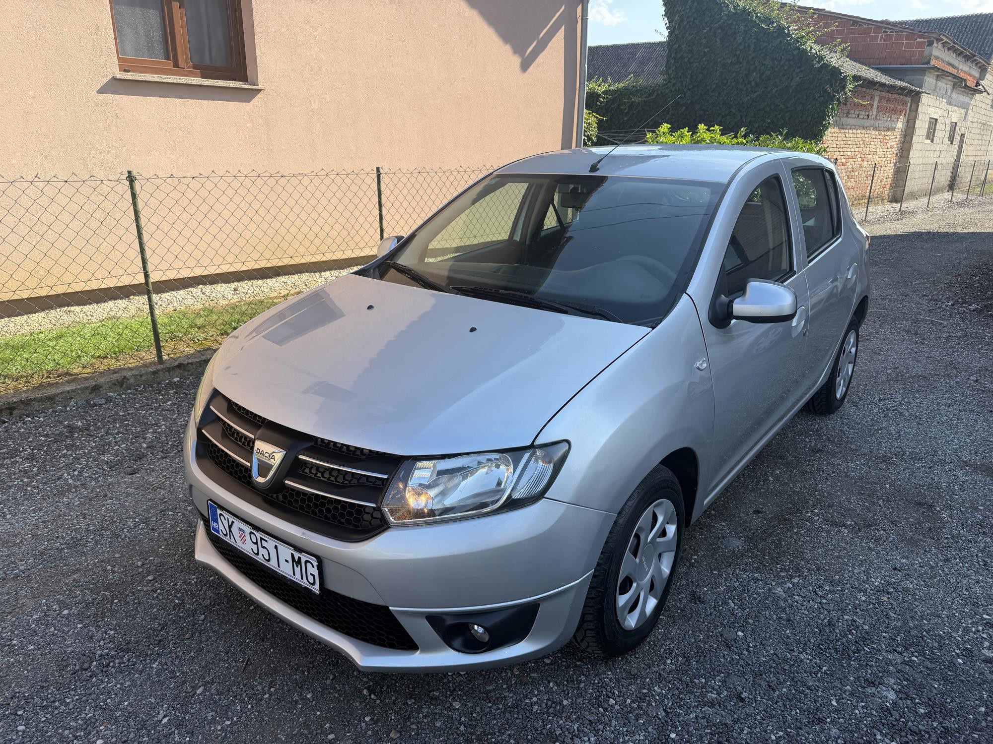 🚗 Dacia Sandero 1.5 dCi – HR AUTO – REGISTRIRAN GODINU DANA, fotografija 1