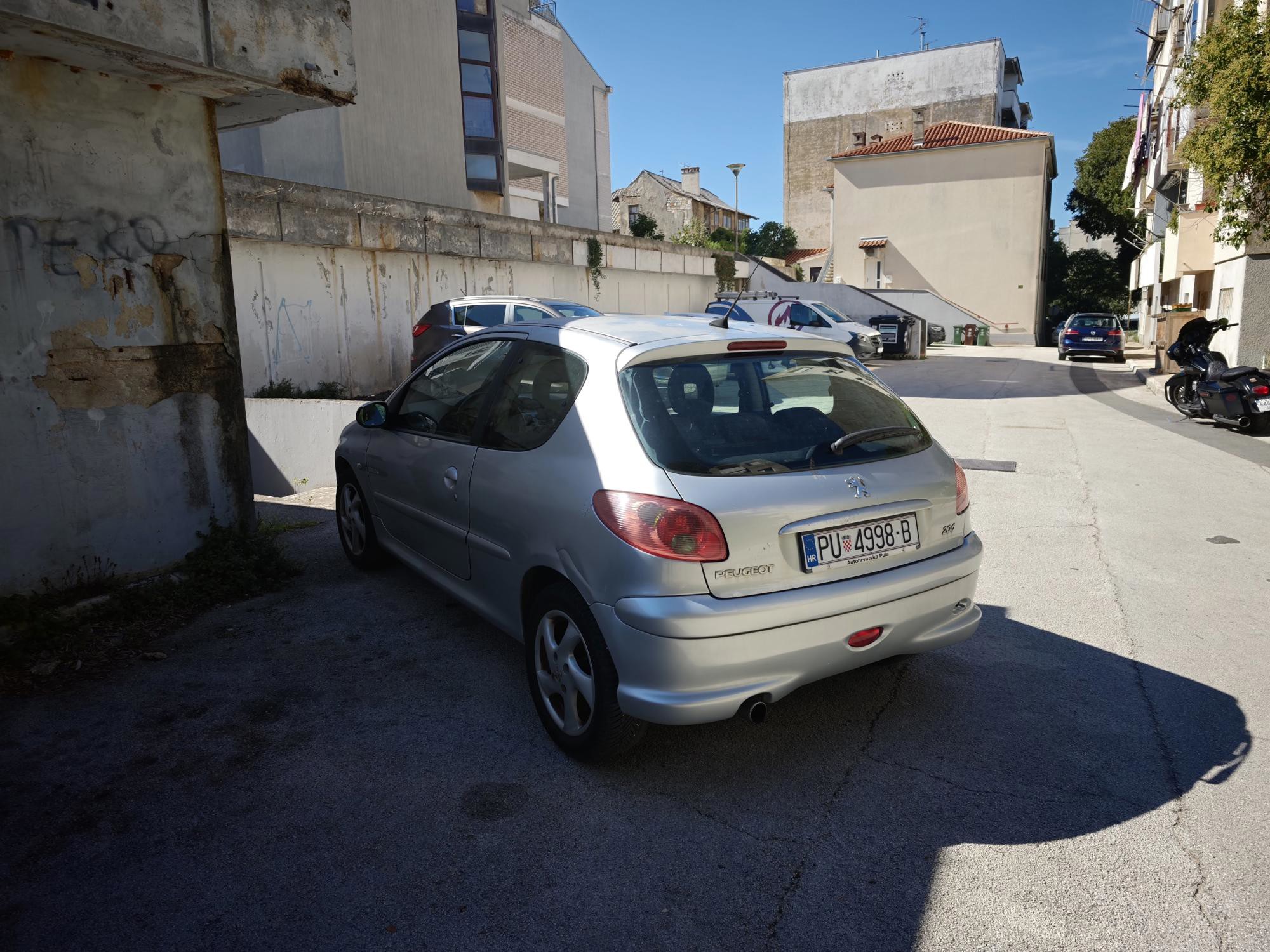 Peugeot 206 1.4, 2005, 77 tkm, servisna knjizica i izvod kilometara, fotografija 2