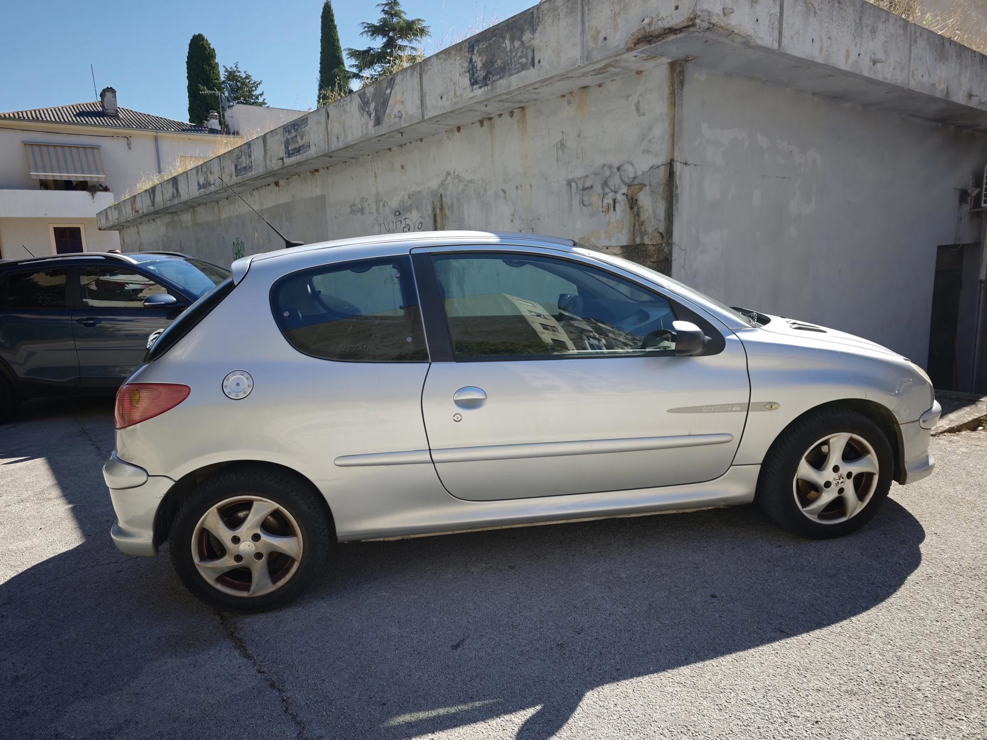 Peugeot 206 1.4, 2005, 77 tkm, servisna knjizica i izvod kilometara, fotografija 3