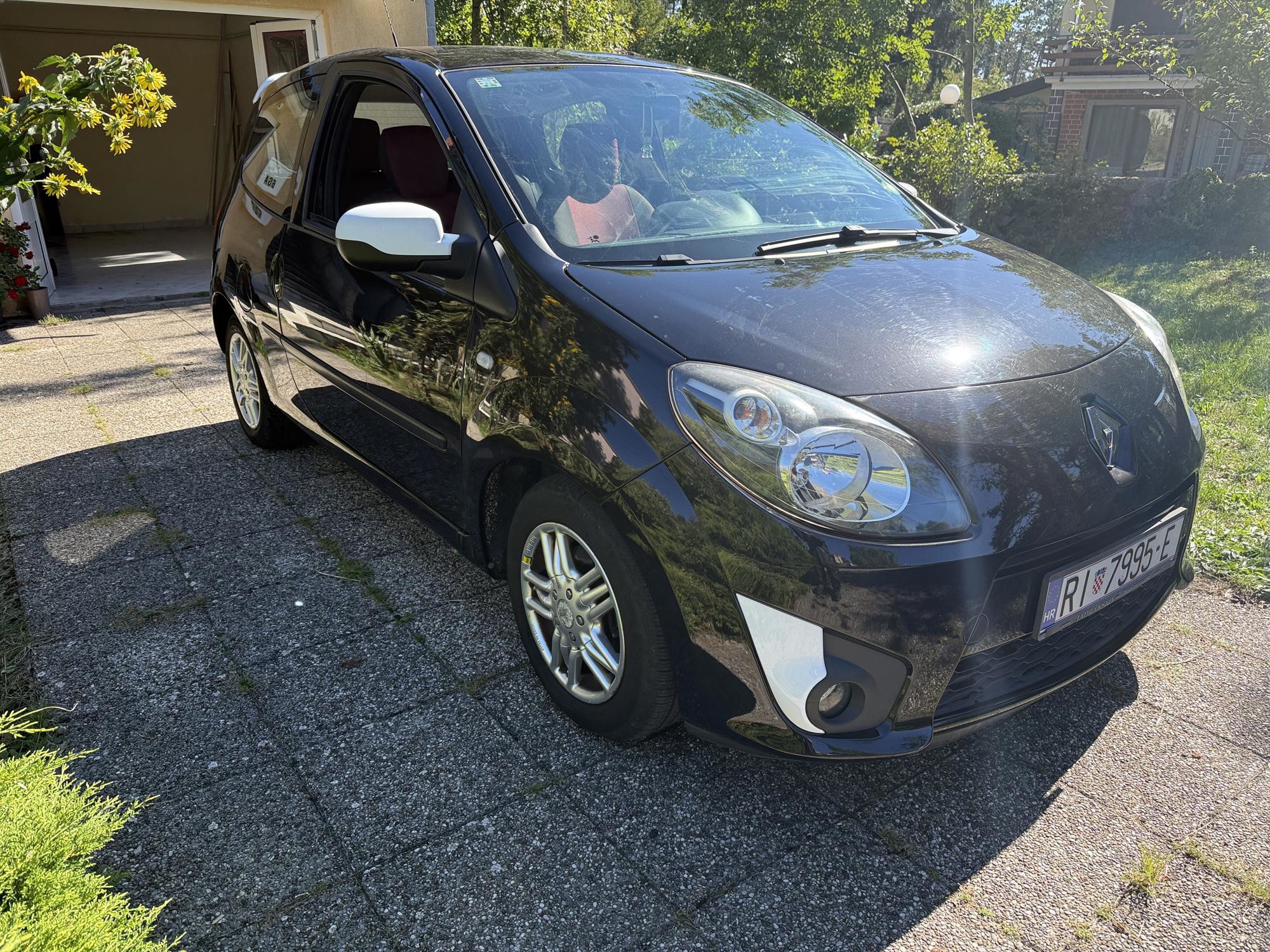 Renault twingo II 1.2 16V 2011g očuvan prodajem, fotografija 2