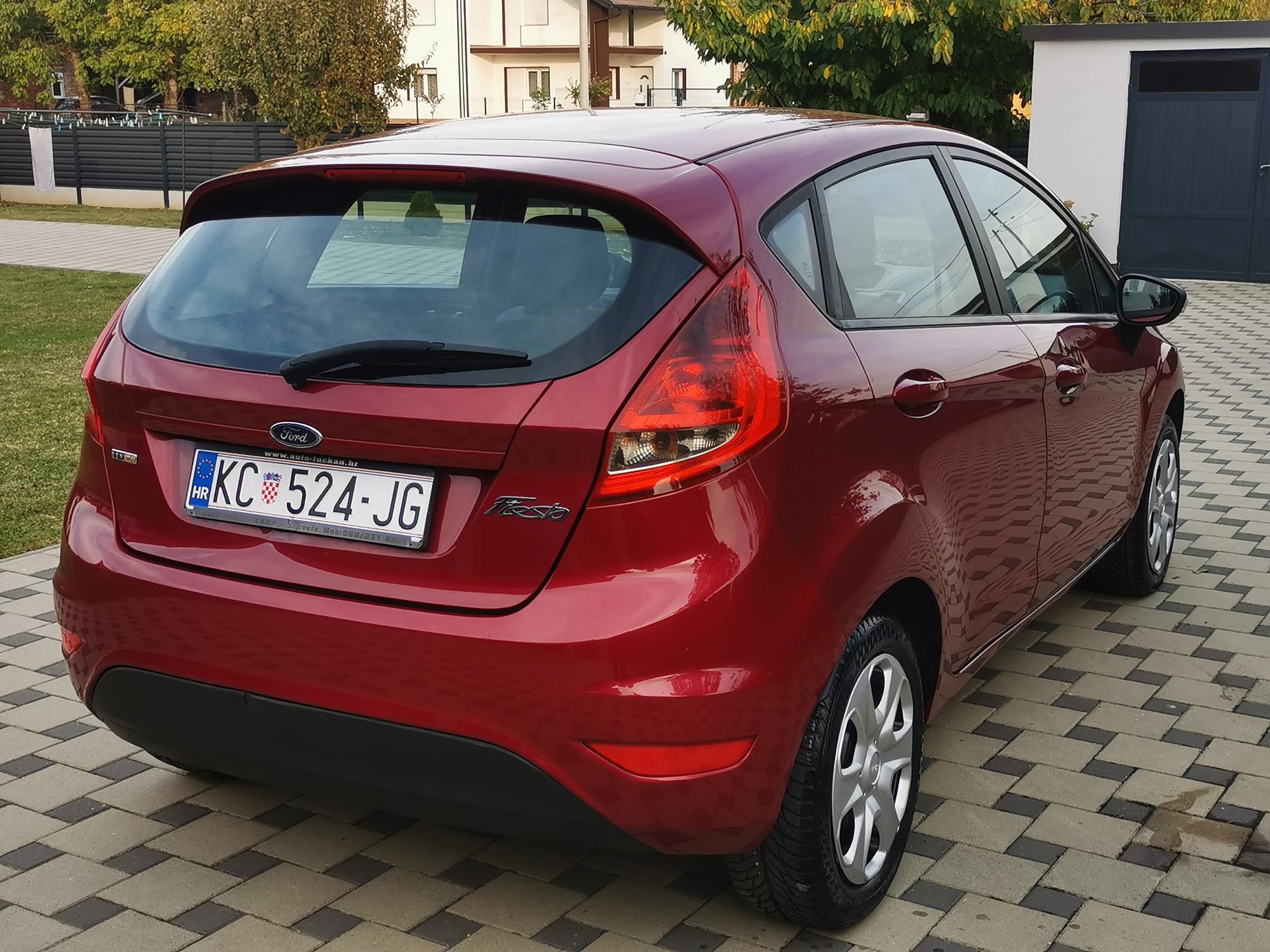 Ford Fiesa 1.4 TDCI,reg.10/2027,nove gume,novi zupcasti, pogled izvana - slika 4
