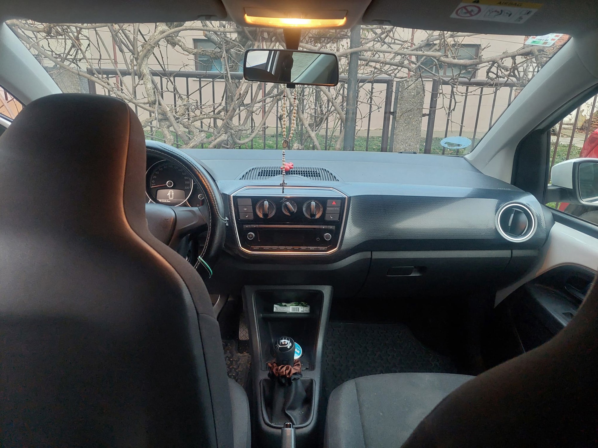 VOLKSWAGEN UP!, registriran do 10/27, fotografija 7
