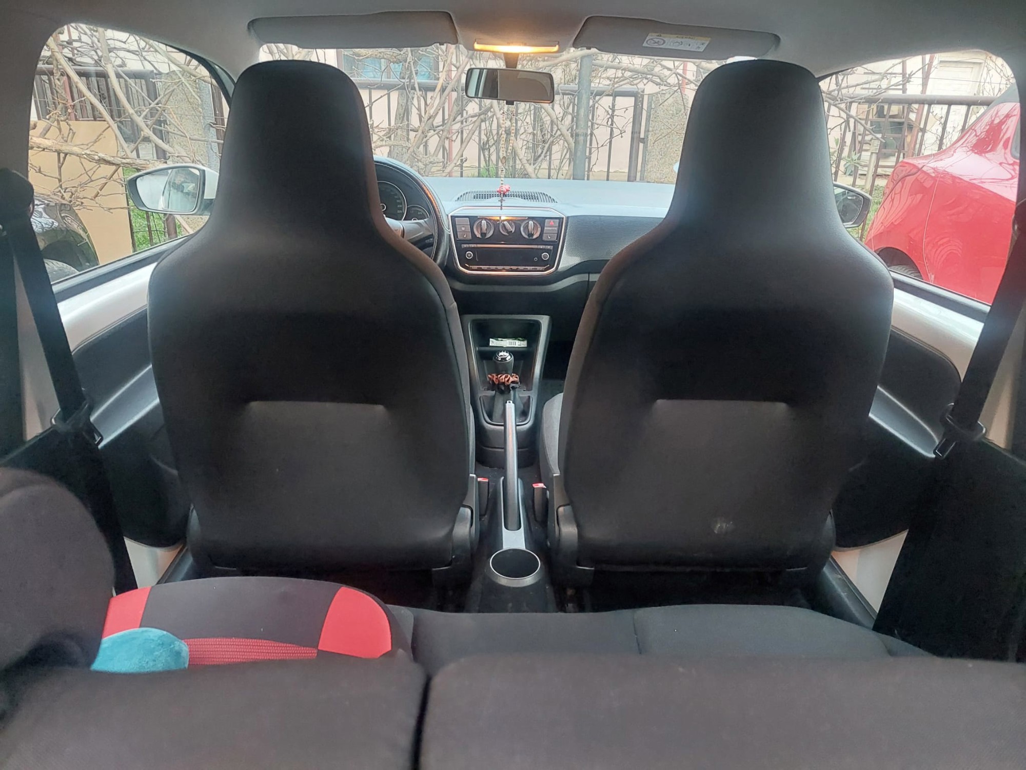 VOLKSWAGEN UP!, registriran do 10/27, fotografija 4