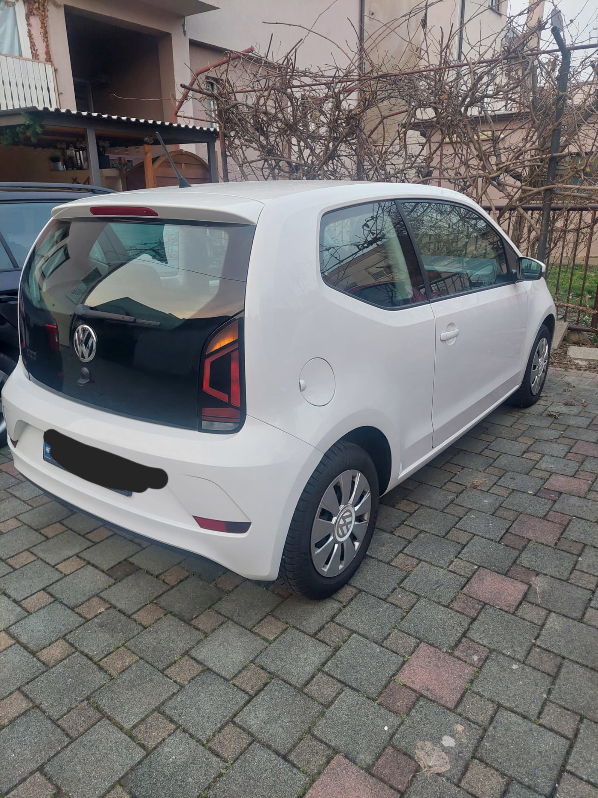 VOLKSWAGEN UP!, registriran do 10/27, fotografija 3