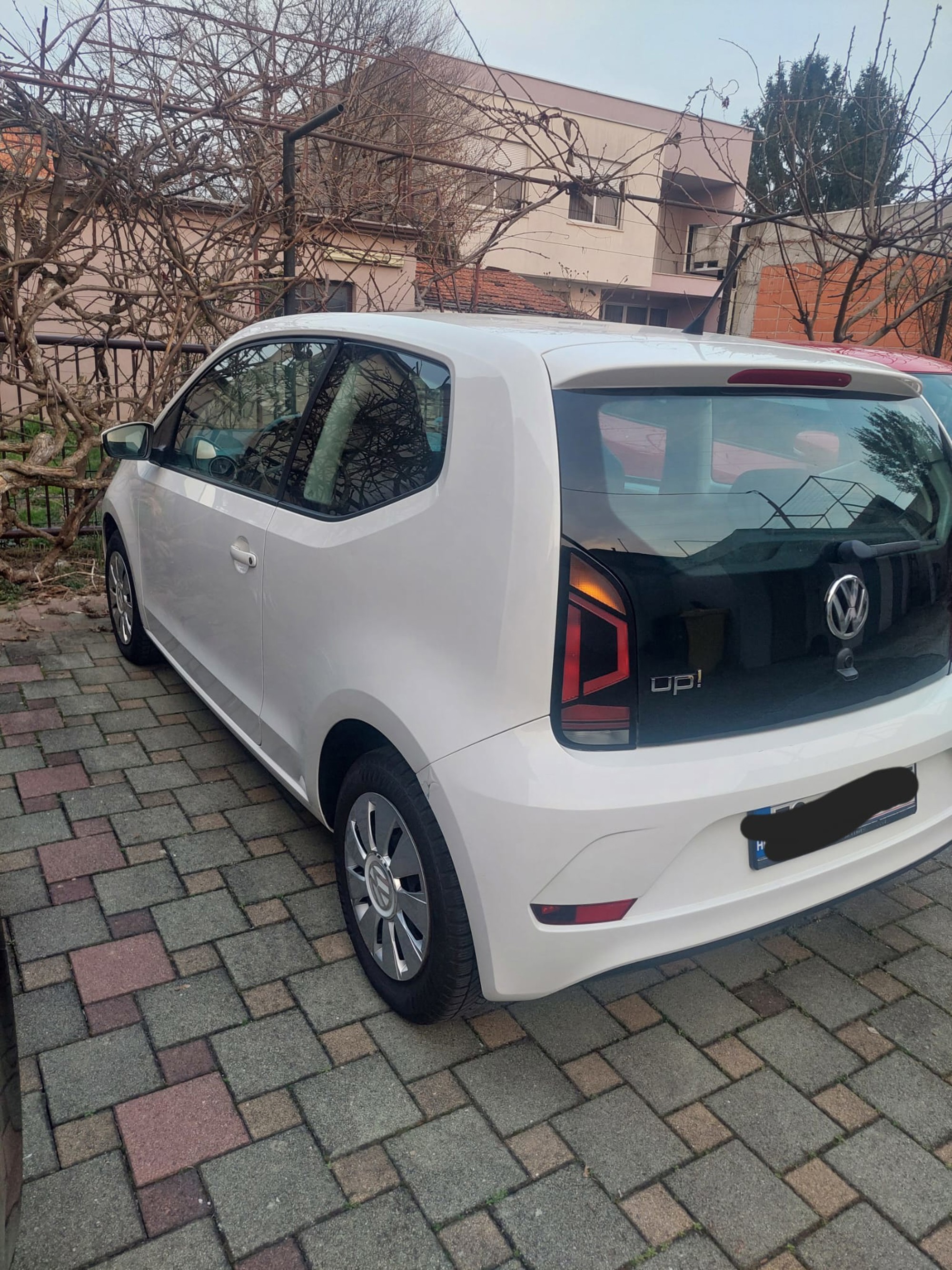 VOLKSWAGEN UP!, registriran do 10/27, fotografija 2