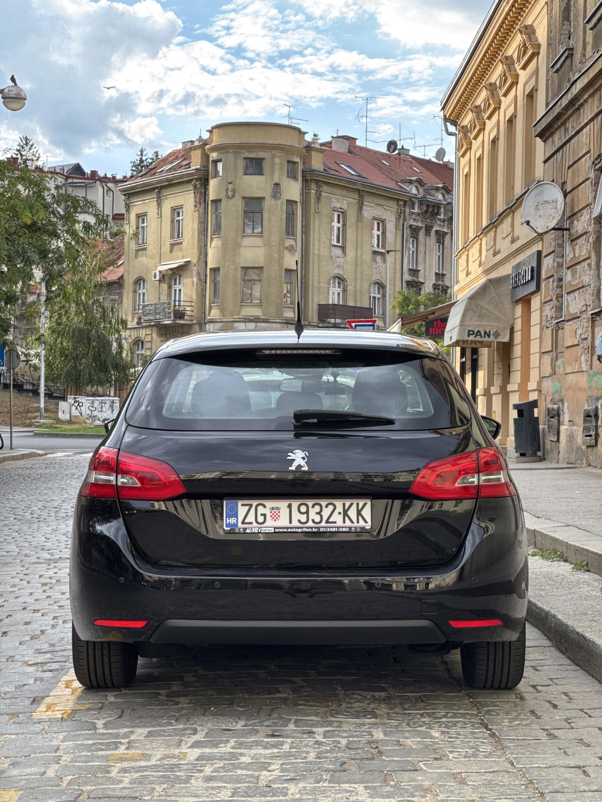 Peugeot 308 SW 1.5 BlueHDi 96kW automatik 8 brzina, fotografija 4