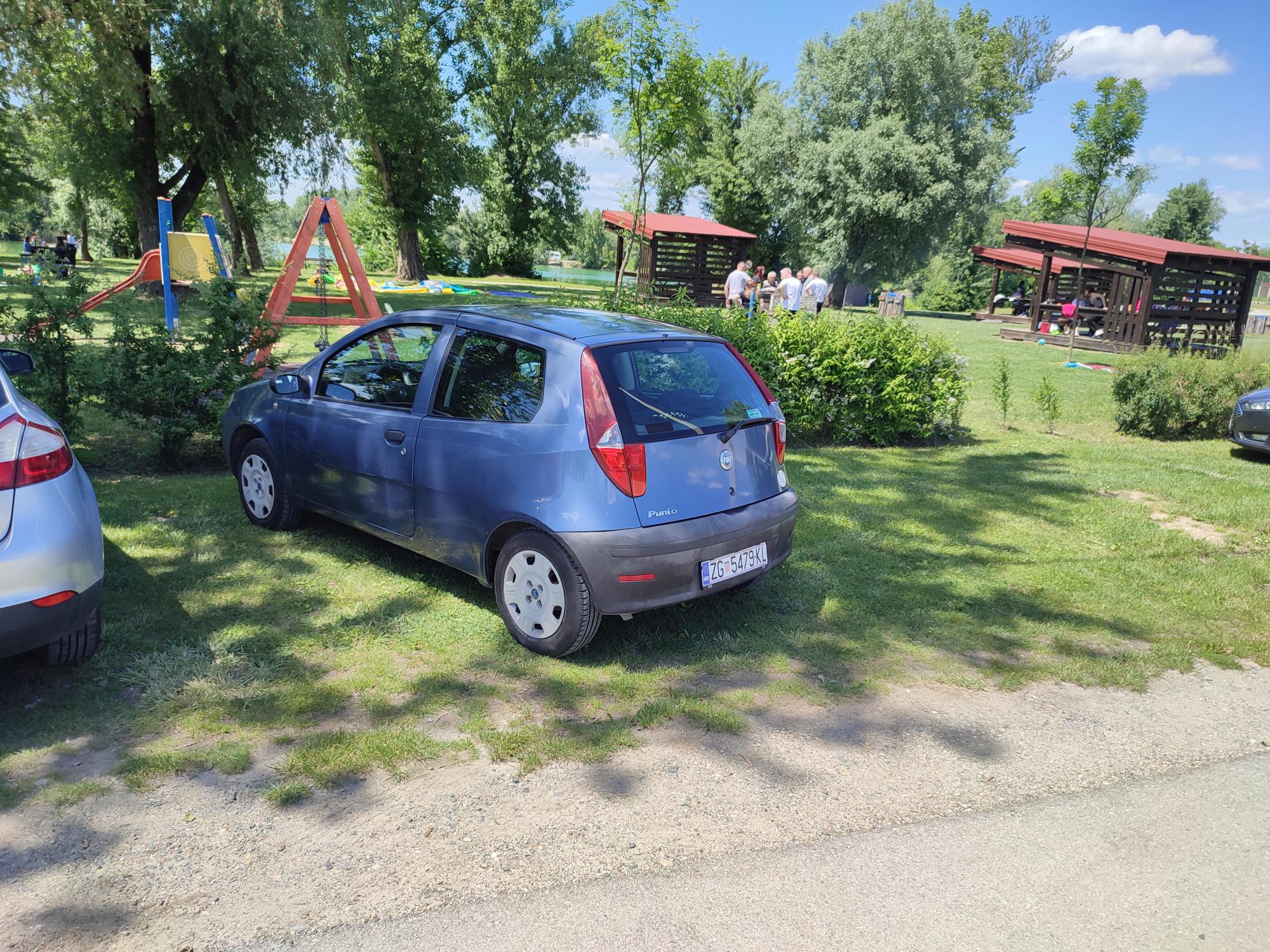 FIAT PUNTO 1.2. 2004 god 158000 KM,KLIMA,REGISTRIRAN DO 07/2027, fotografija 2