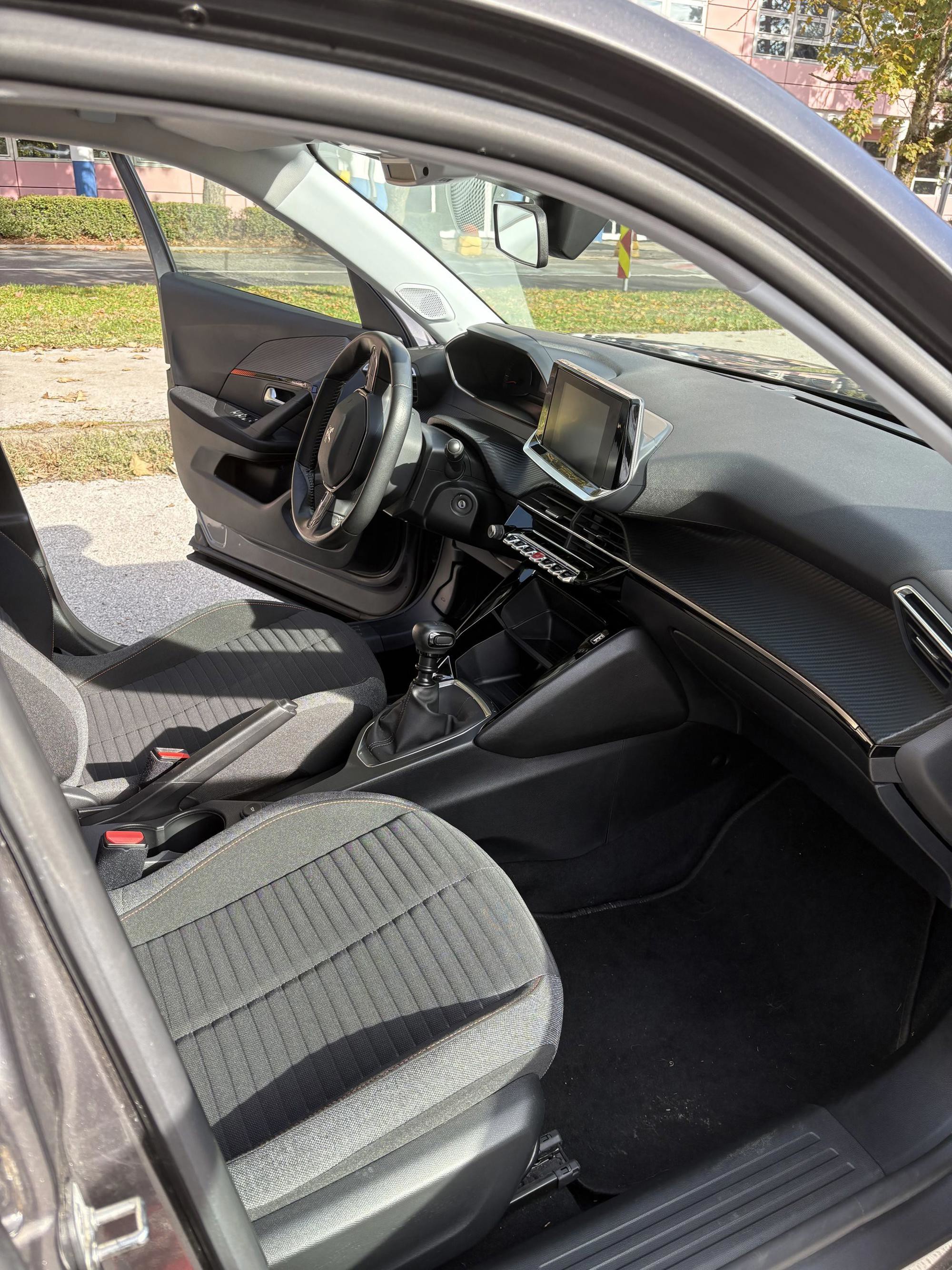 Prodaja - Peugeot 2008 1.5 BLUEHDI, Diesel 2020 g., 57500 km, fotografija 6