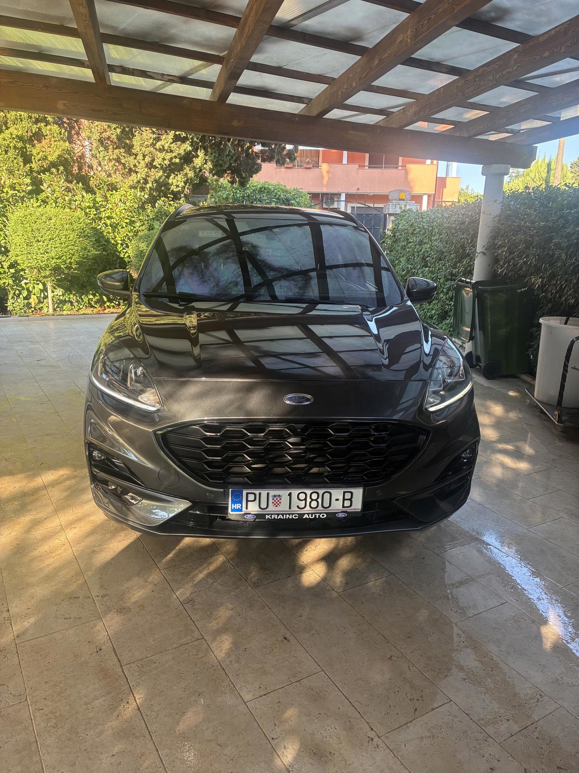 Ford Kuga 2021. god, tvornička garancija, jedan vlasnik, 43200 km, fotografija 2