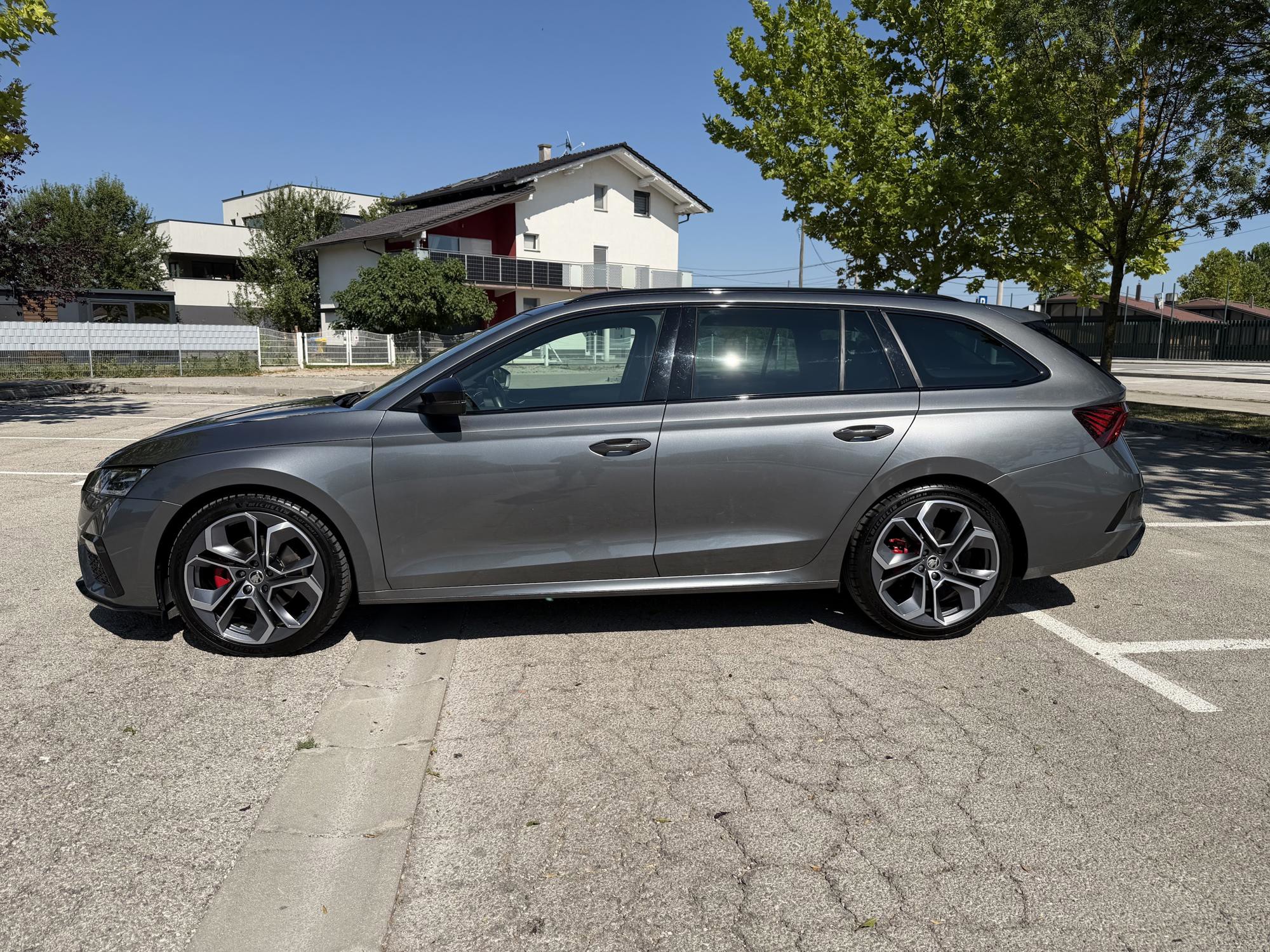 Škoda Octavia Combi 2,0 TDI RS - 1. vlasnik, nije uvoz, HR auto, fotografija 3