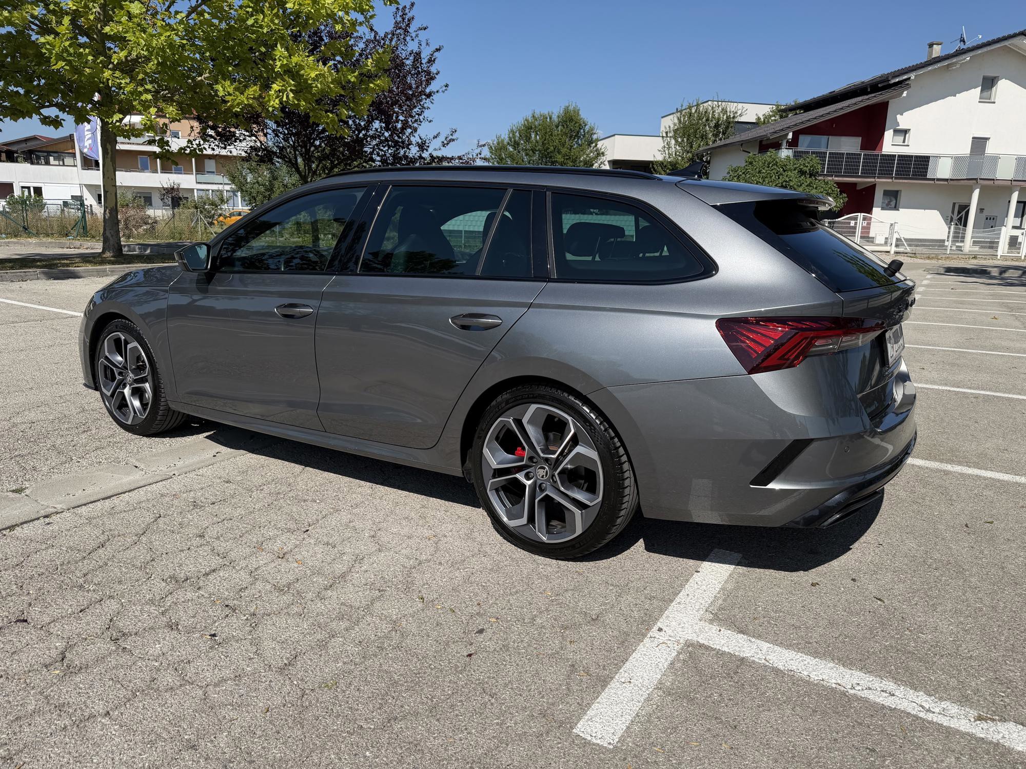 Škoda Octavia Combi 2,0 TDI RS - 1. vlasnik, nije uvoz, HR auto, fotografija 4