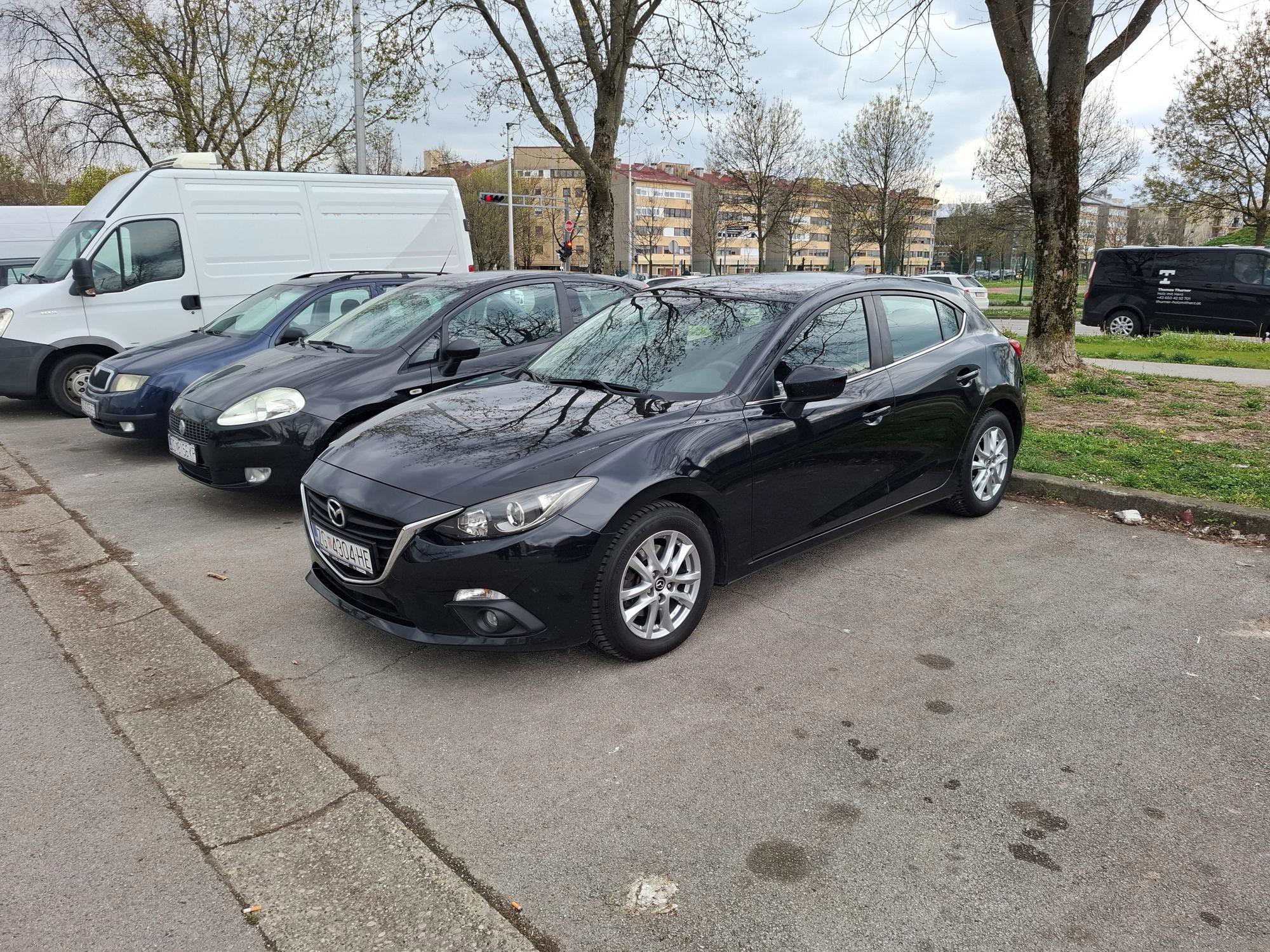 Mazda 3, 2.2, 2014., 3/27, servisna knjižica Auto Jurković, pogled izvana