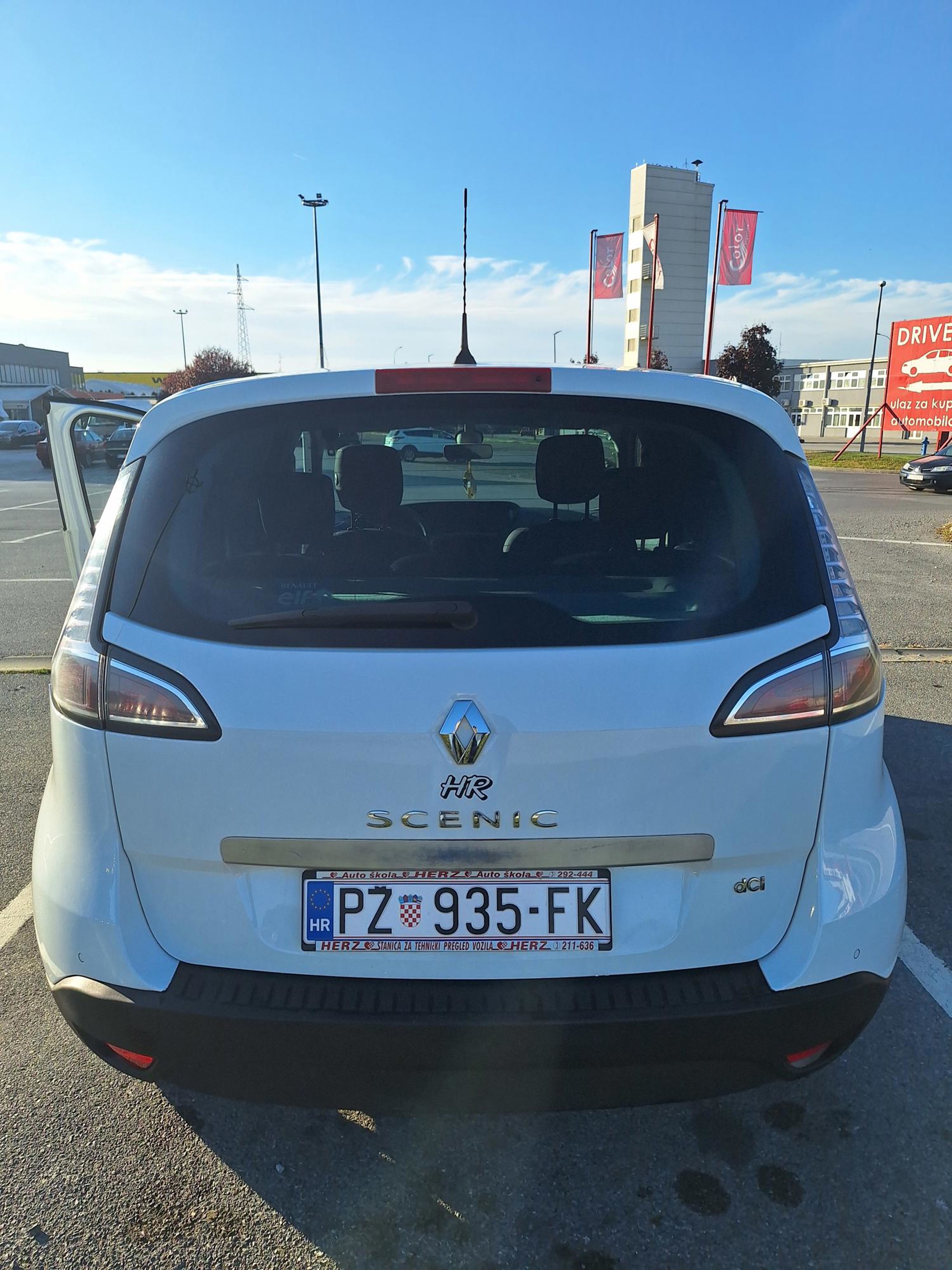 Renault Scenic 1.5 dCi LIMITED oprema AUTOMATIK | 2016. | 235.000 km Cijena 6.800 €, fotografija 3