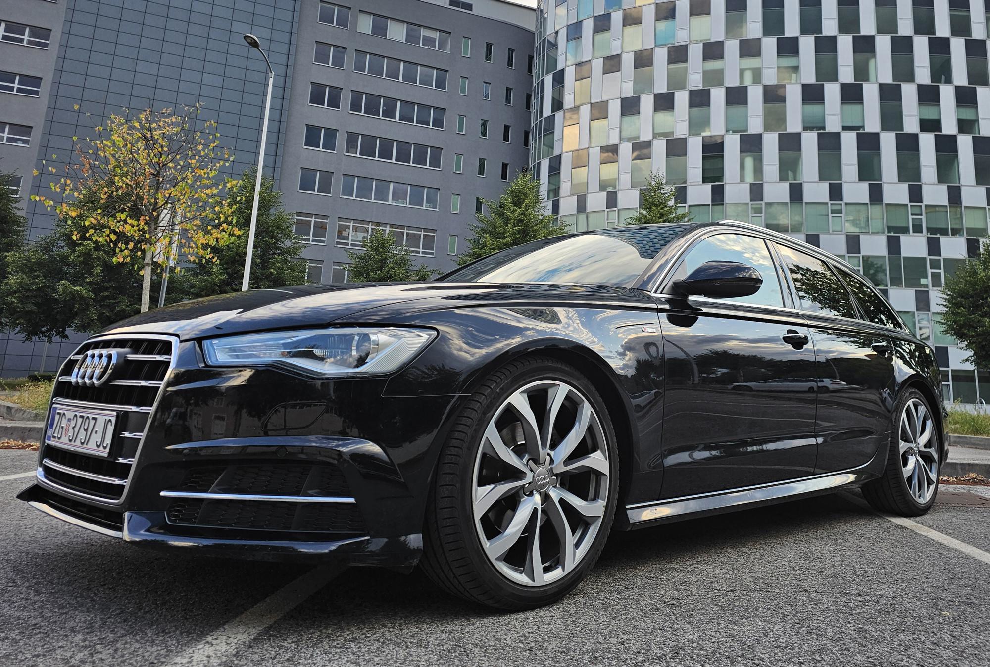 Audi A6 Avant 2.0 TDI S line Ultra (190 KS, S tronic, panorama, koža), fotografija 2