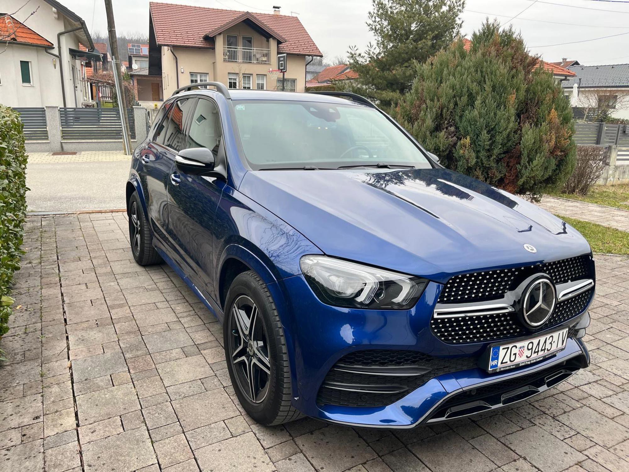 Mercedes-Benz GLE 350 de Night i AMG line 2022. god – 4x4, automatik, LED, kamera, servisna povijest, fotografija 2