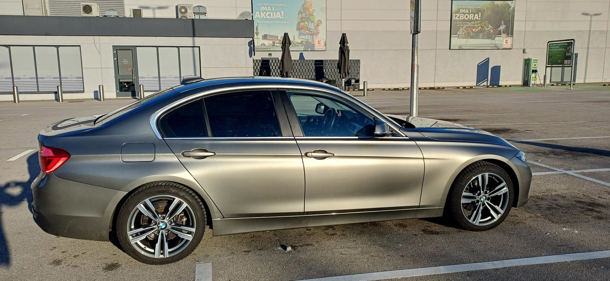BMW Serija 3 2017. god – kožna sjedala, LED farovi, parking kamera, pogled izvana - slika 3