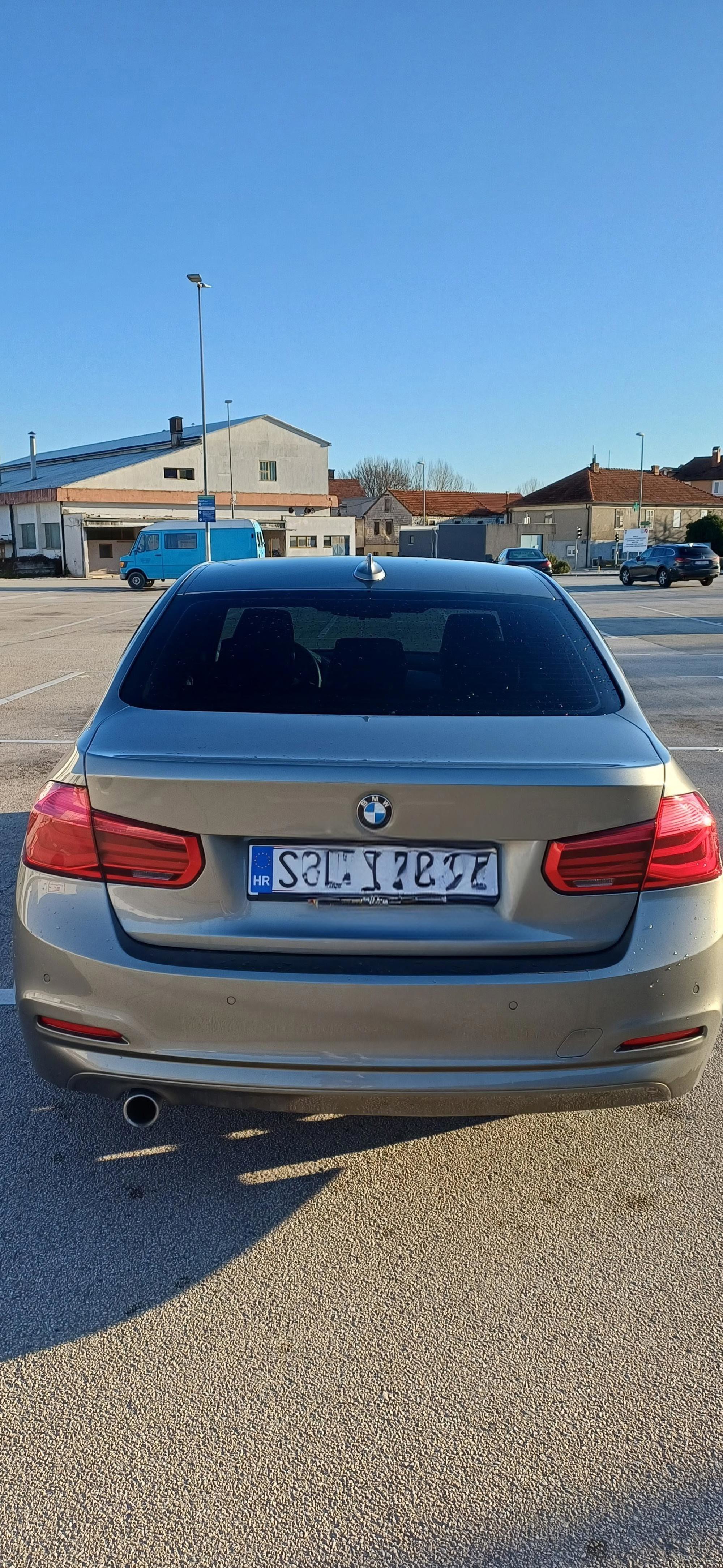 BMW Serija 3 2017. god – kožna sjedala, LED farovi, parking kamera, pogled izvana - slika 4