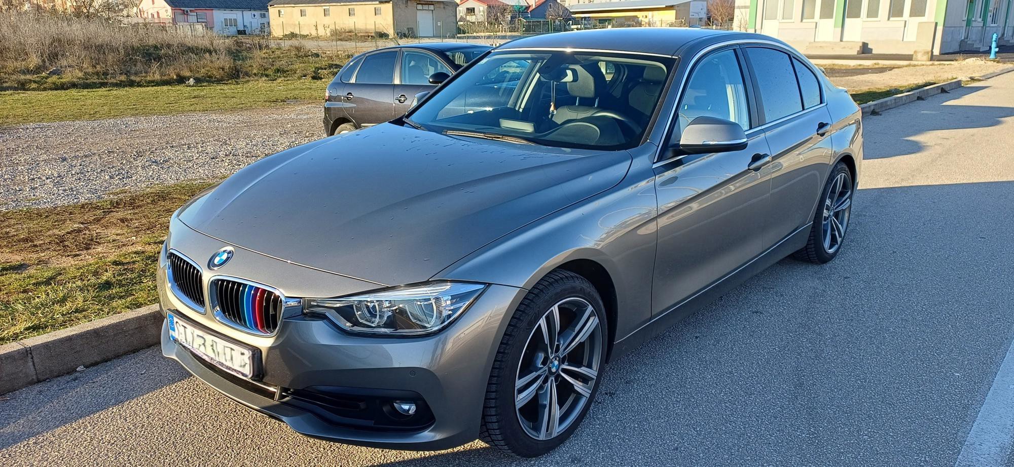 BMW Serija 3 2017. god – kožna sjedala, LED farovi, parking kamera, pogled izvana - slika 1