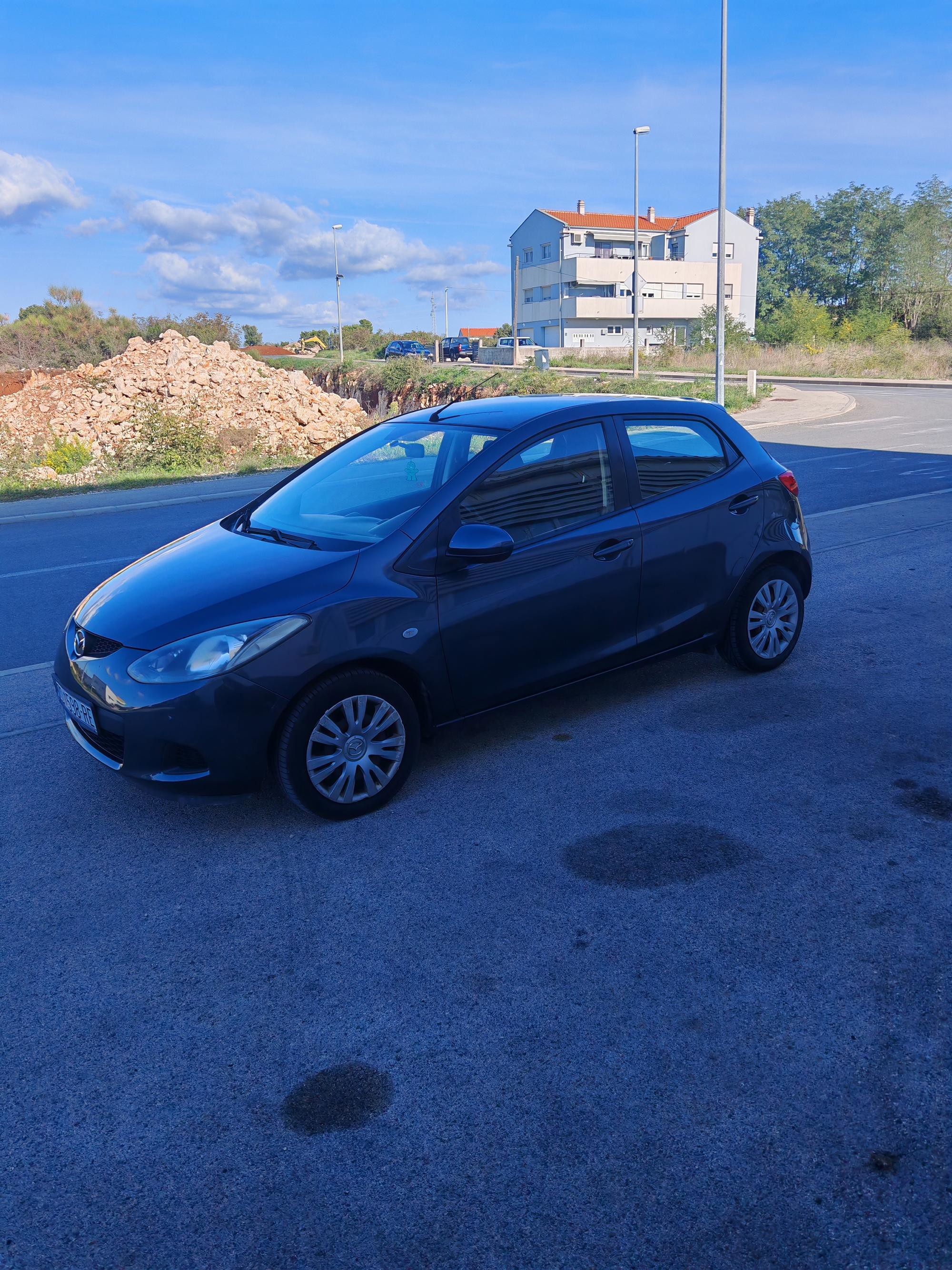 Mazda 2, 1.3 benzin, odlična, tehnički godinu dana, fotografija 9