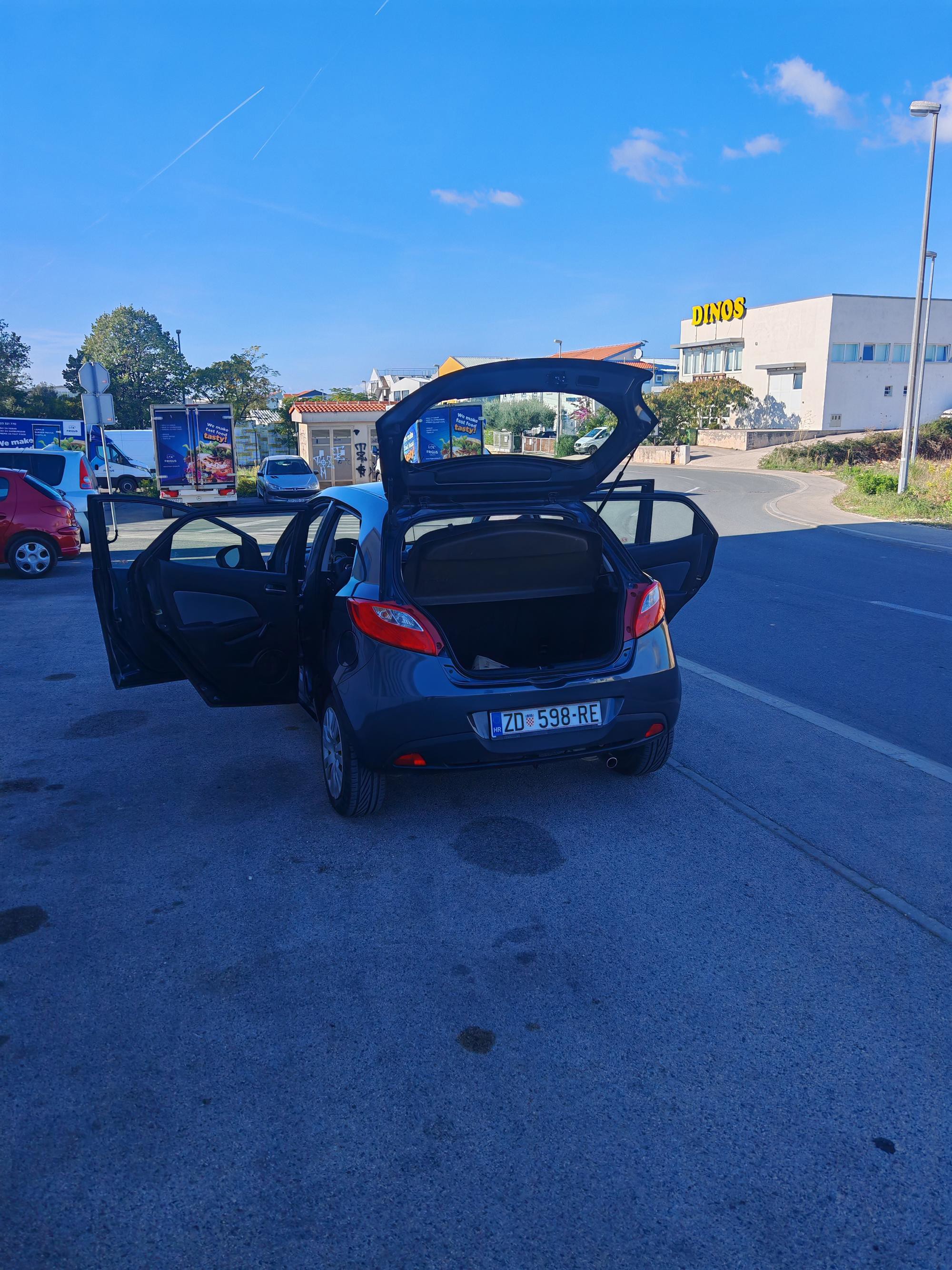 Mazda 2, 1.3 benzin, odlična, tehnički godinu dana, fotografija 5
