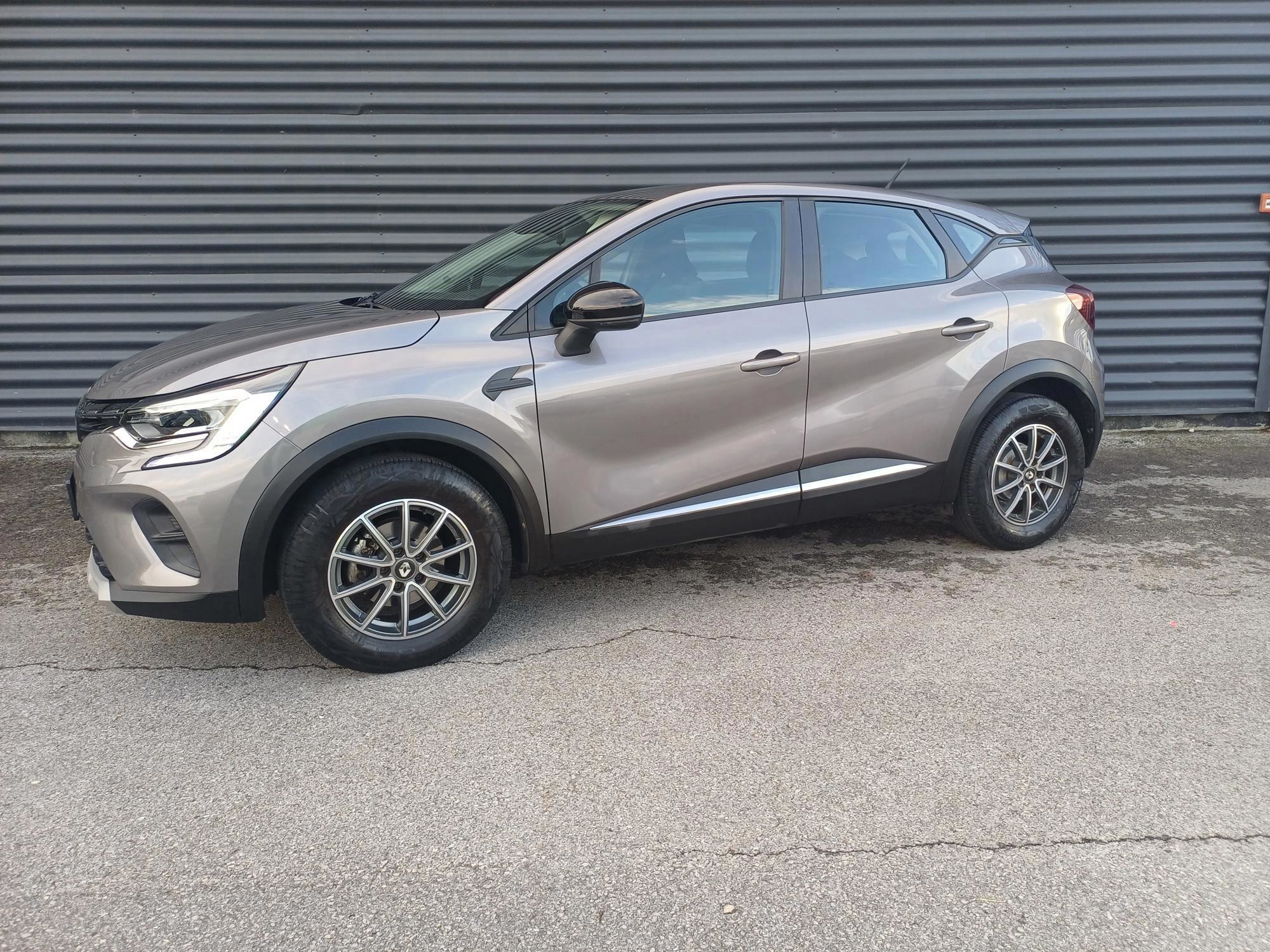 Renault CAPTUR TCE 100 KS, 58 000 KM, 1 Vlasnik, Kupljen u HR., fotografija 3