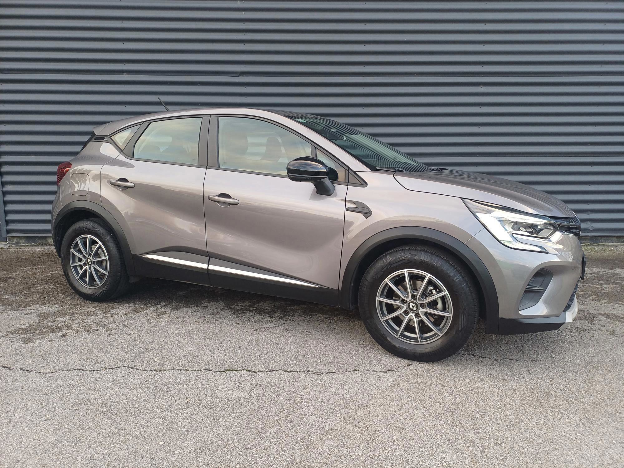 Renault CAPTUR TCE 100 KS, 58 000 KM, 1 Vlasnik, Kupljen u HR., fotografija 4