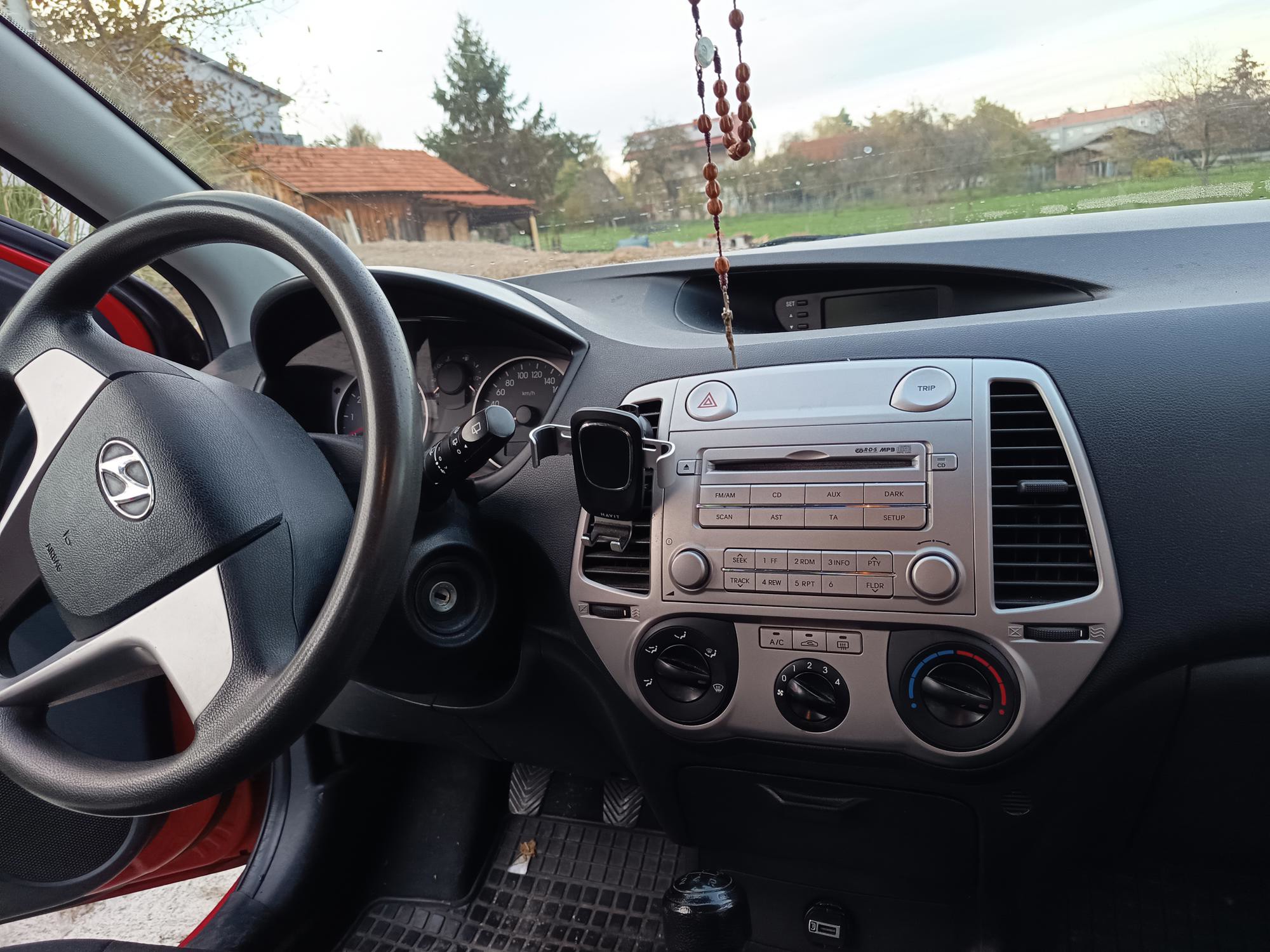 Hyundai i20 2011. god, klima, mehanički mjenjač, 163000 km, fotografija 6