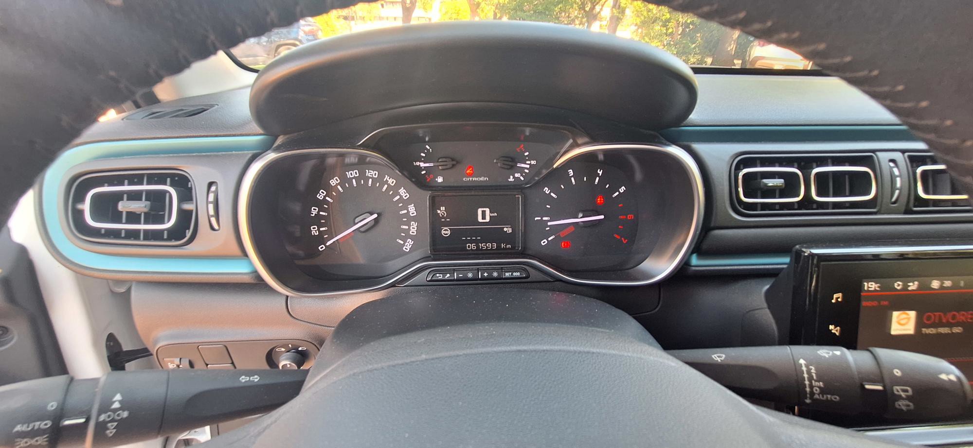 CITROËN C3 SHINE 1.2 BENZIN 83 KS 2021. 63000 KM ODLIČNA OPREMA, fotografija 8